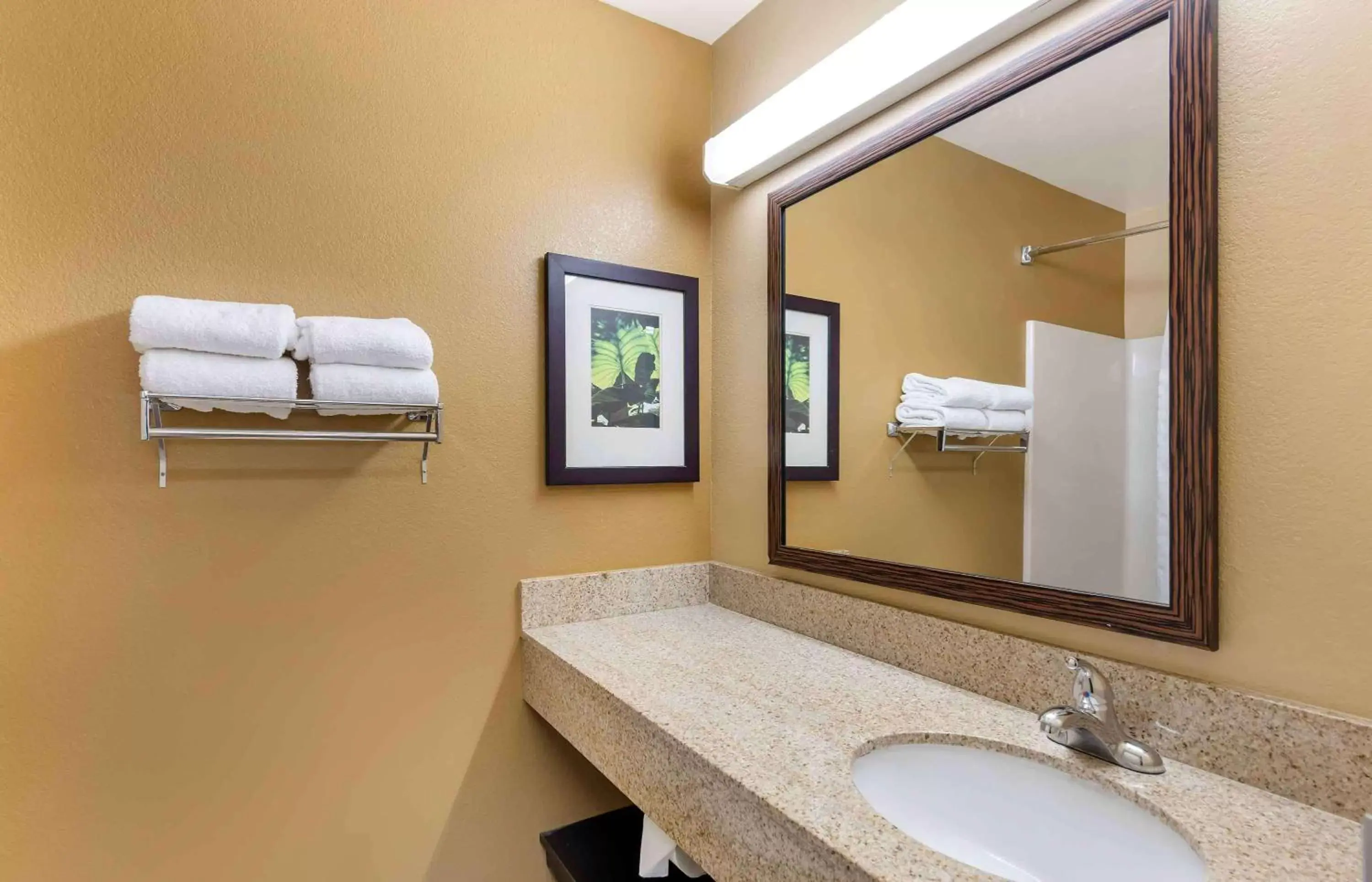 Bathroom in Extended Stay America Suites - Los Angeles - Ontario Airport