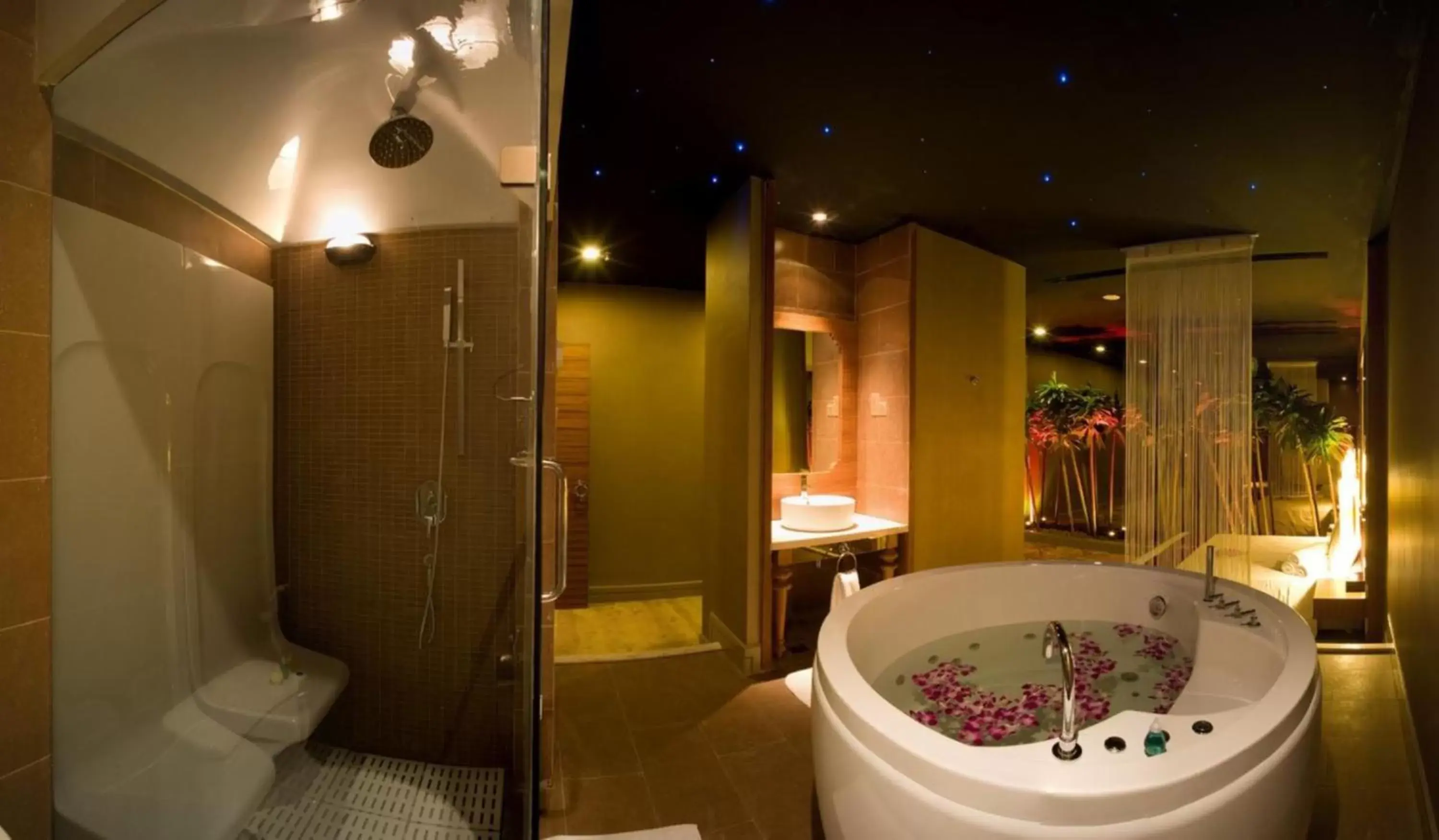 Massage, Bathroom in NagaWorld Hotel & Entertainment Complex