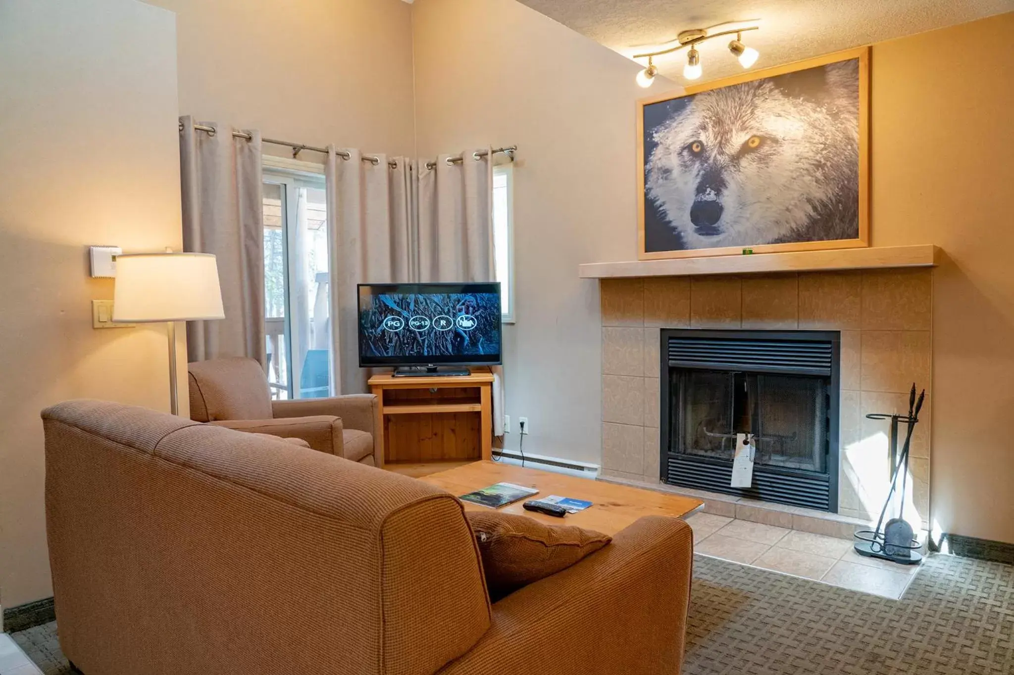 TV and multimedia, Seating Area in Banff Rocky Mountain Resort