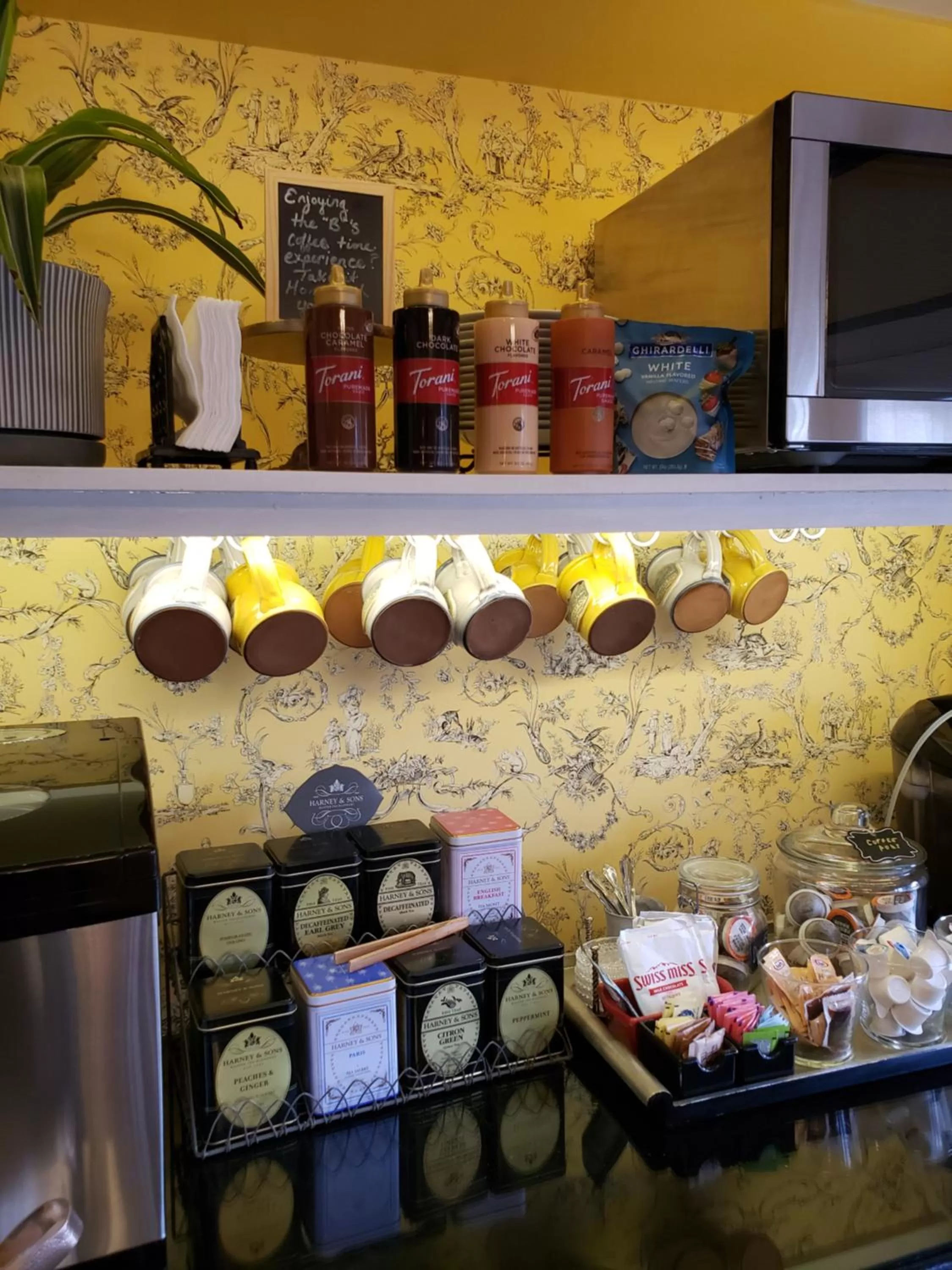 Coffee/tea facilities in Bayberry Inn B&B and Oregon Wellness Retreat