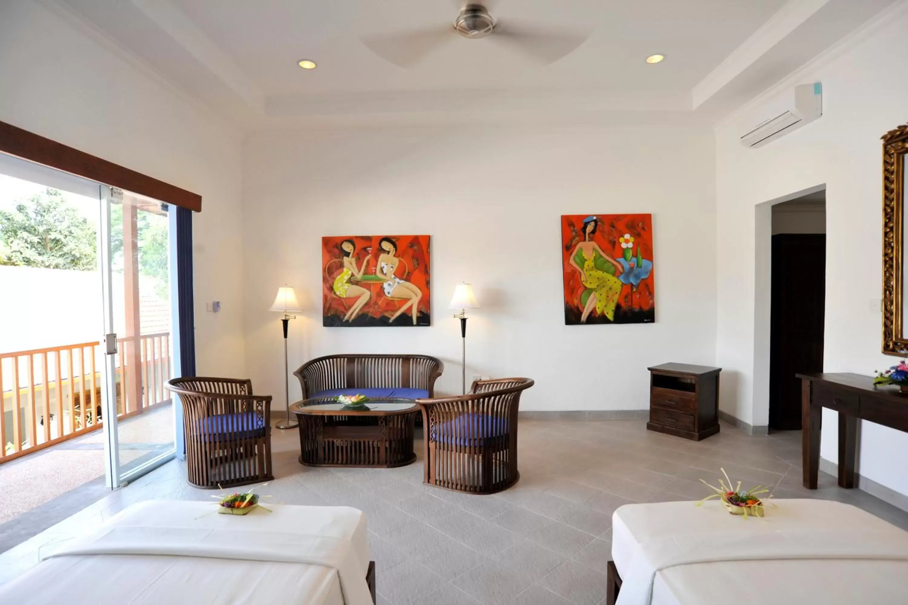 Bedroom, Dining Area in Aquarius Beach Hotel
