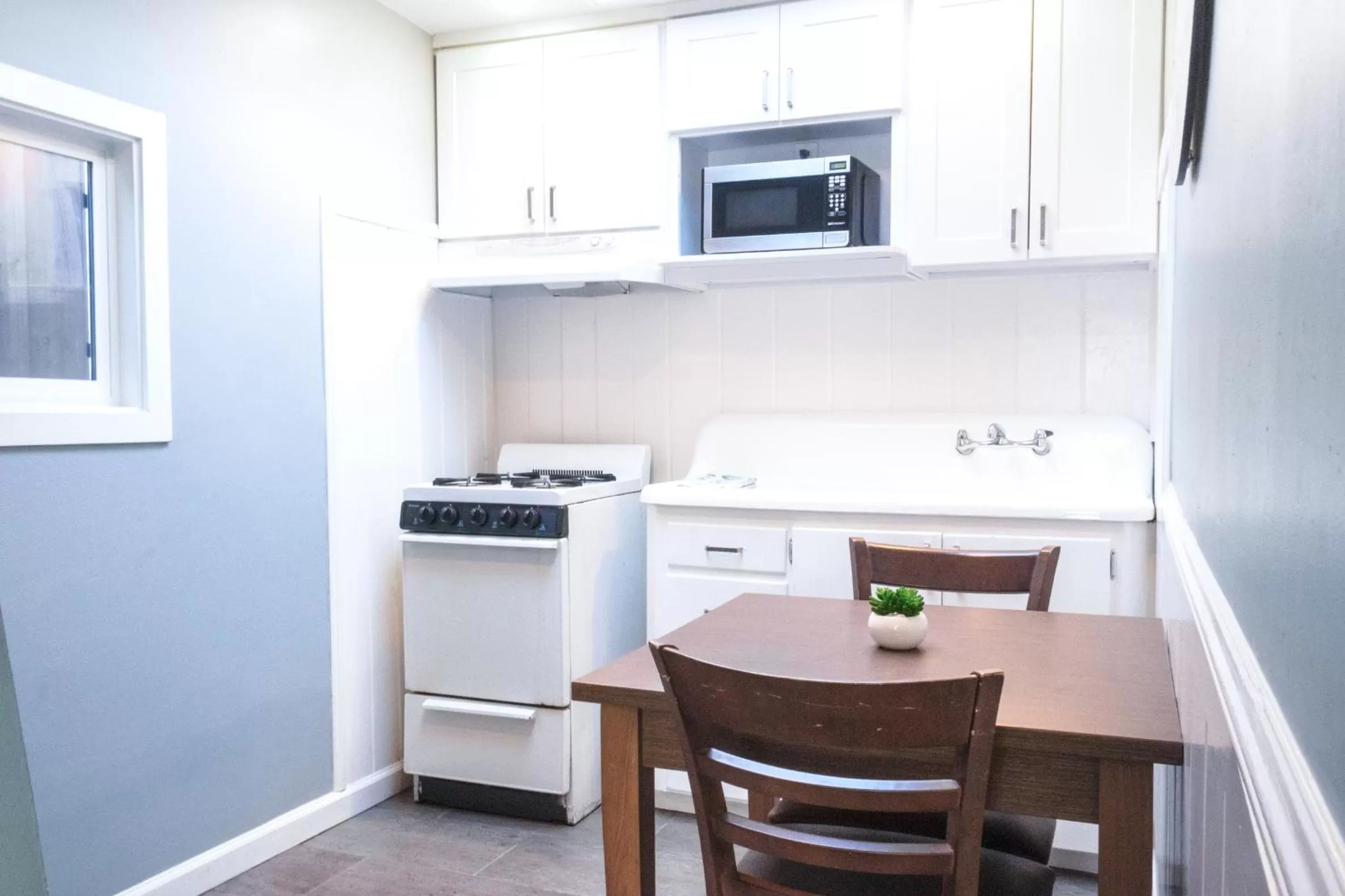 Kitchen or kitchenette in Ocean Echo Inn & Beach Cottages