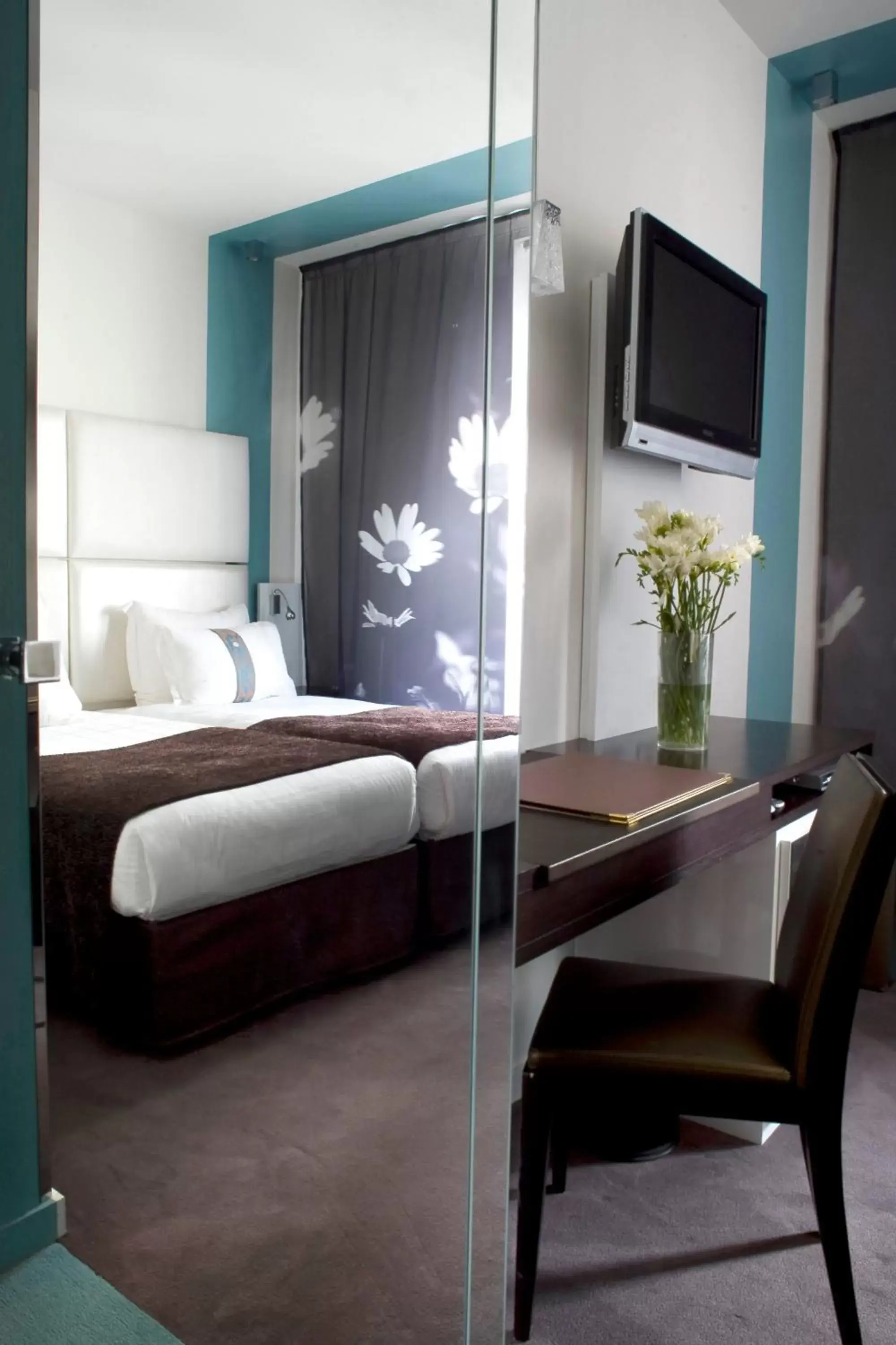 Photo of the whole room, Room Photo in Grand Hotel Saint Michel