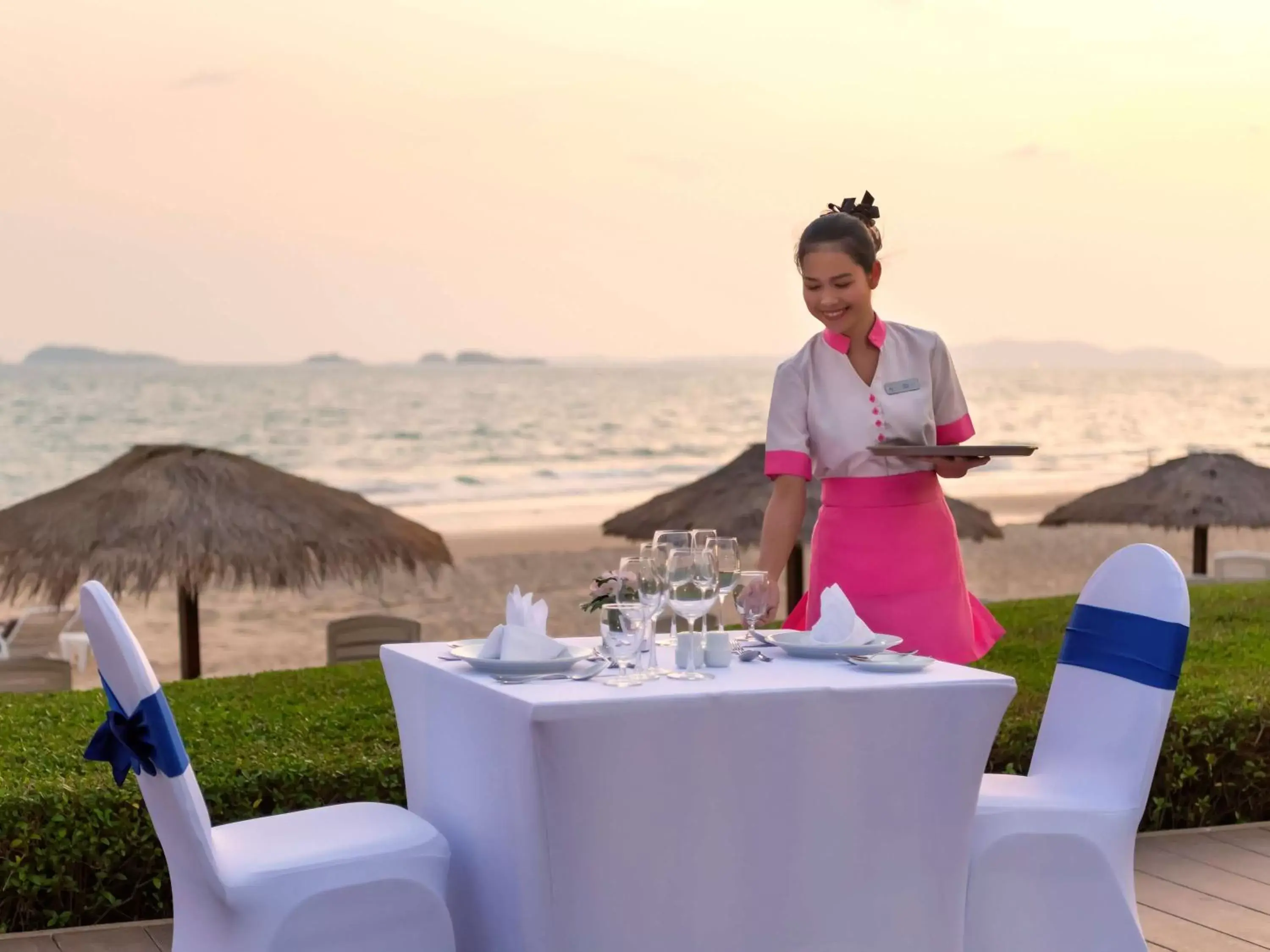 Restaurant/places to eat in Novotel Rayong Rim Pae Resort