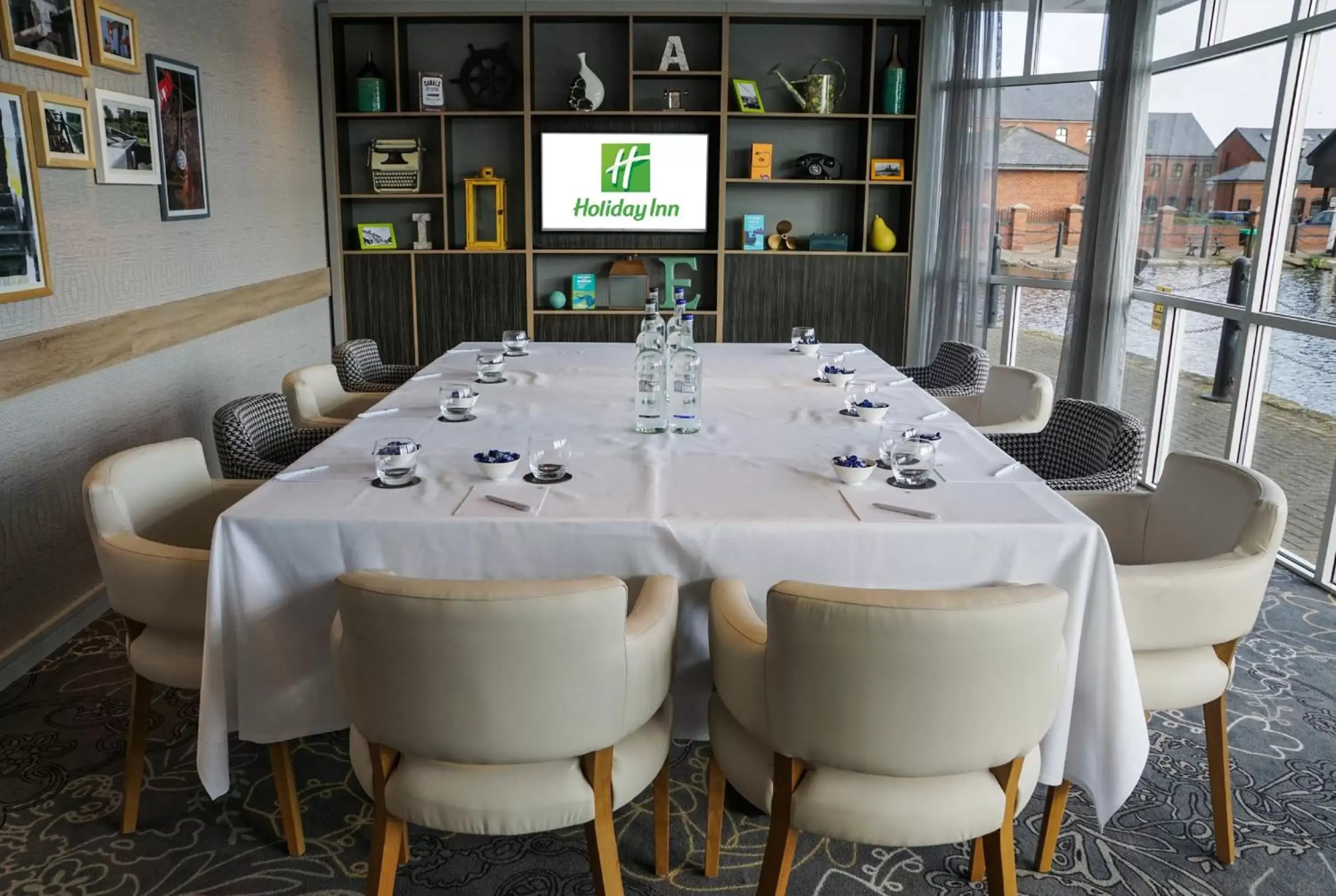 Meeting/conference room, Restaurant/Places to Eat in Holiday Inn Ellesmere Port/Cheshire Oaks, an IHG Hotel