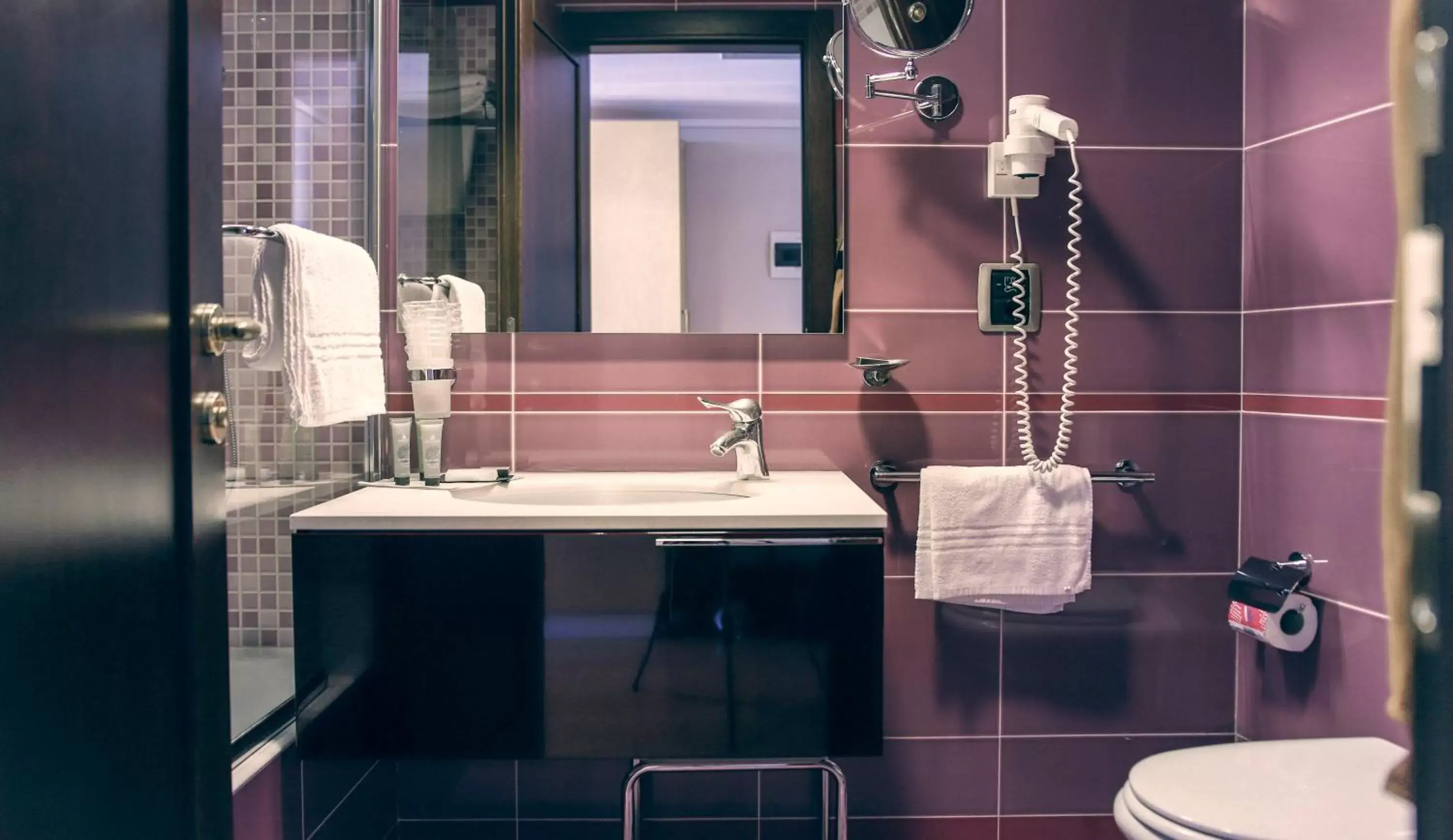 Shower, Bathroom in Taormina Panoramic Hotel