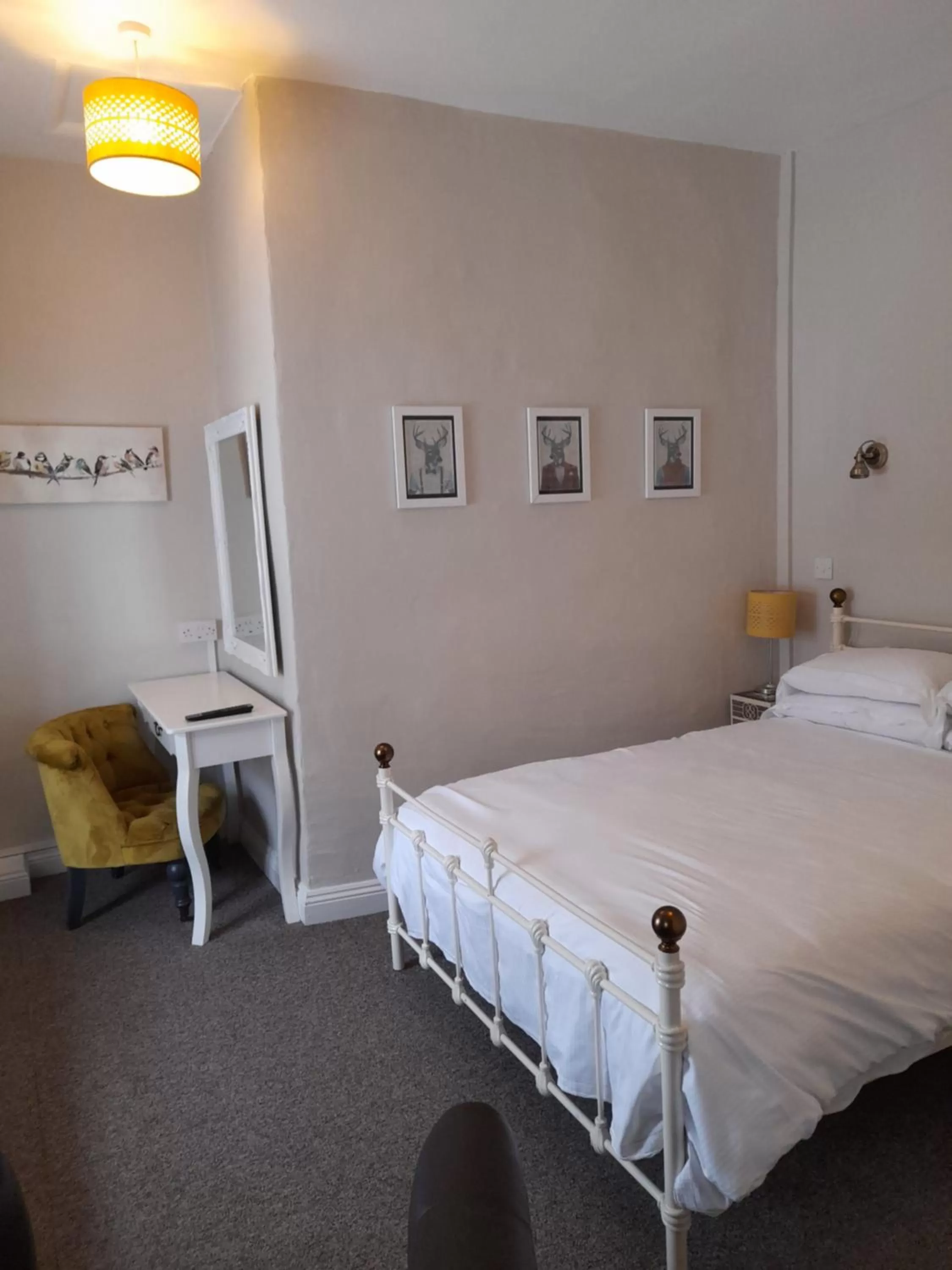 Bed in The Raven Inn