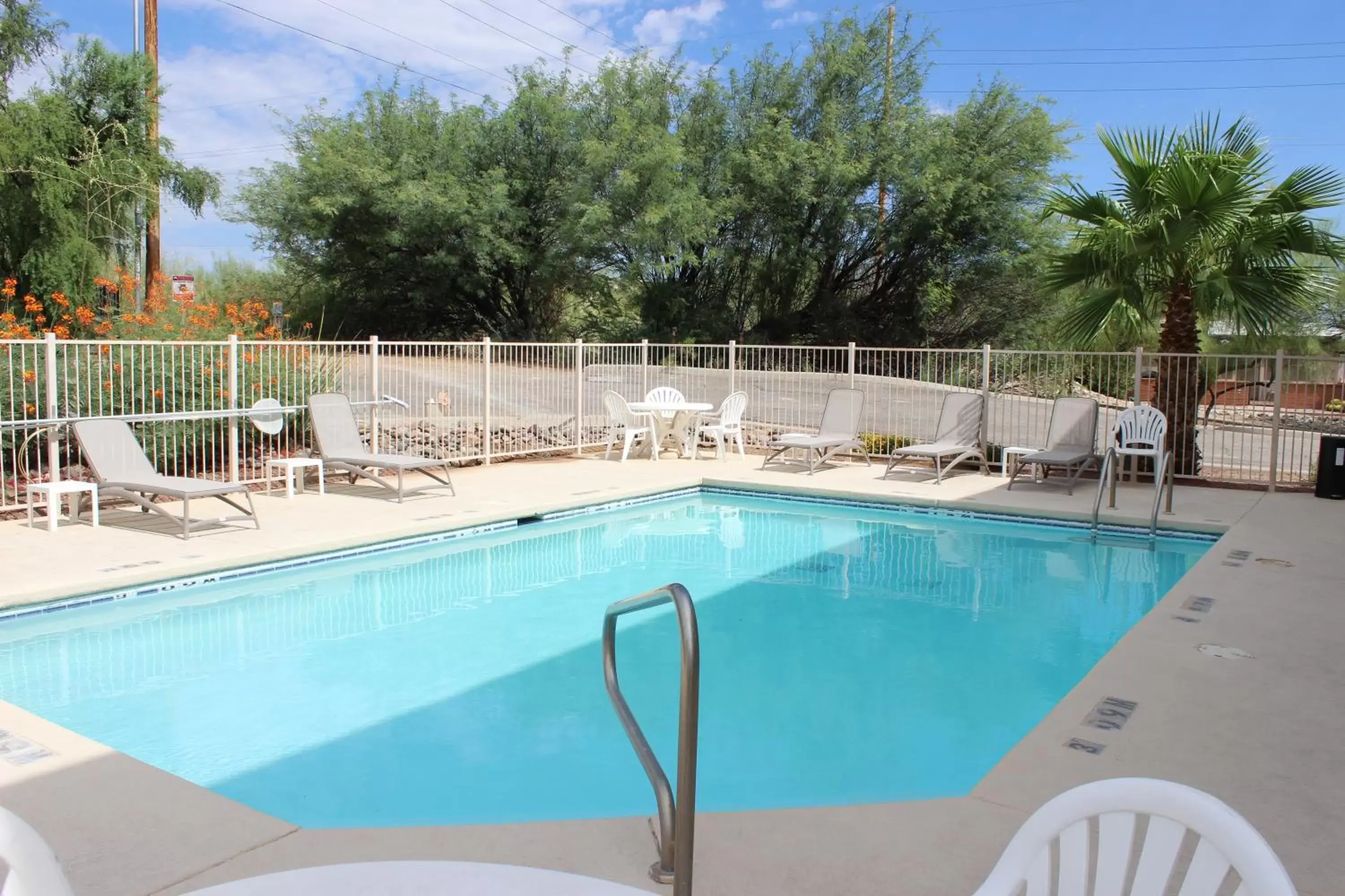 Swimming Pool in Comfort Inn Green Valley I-19