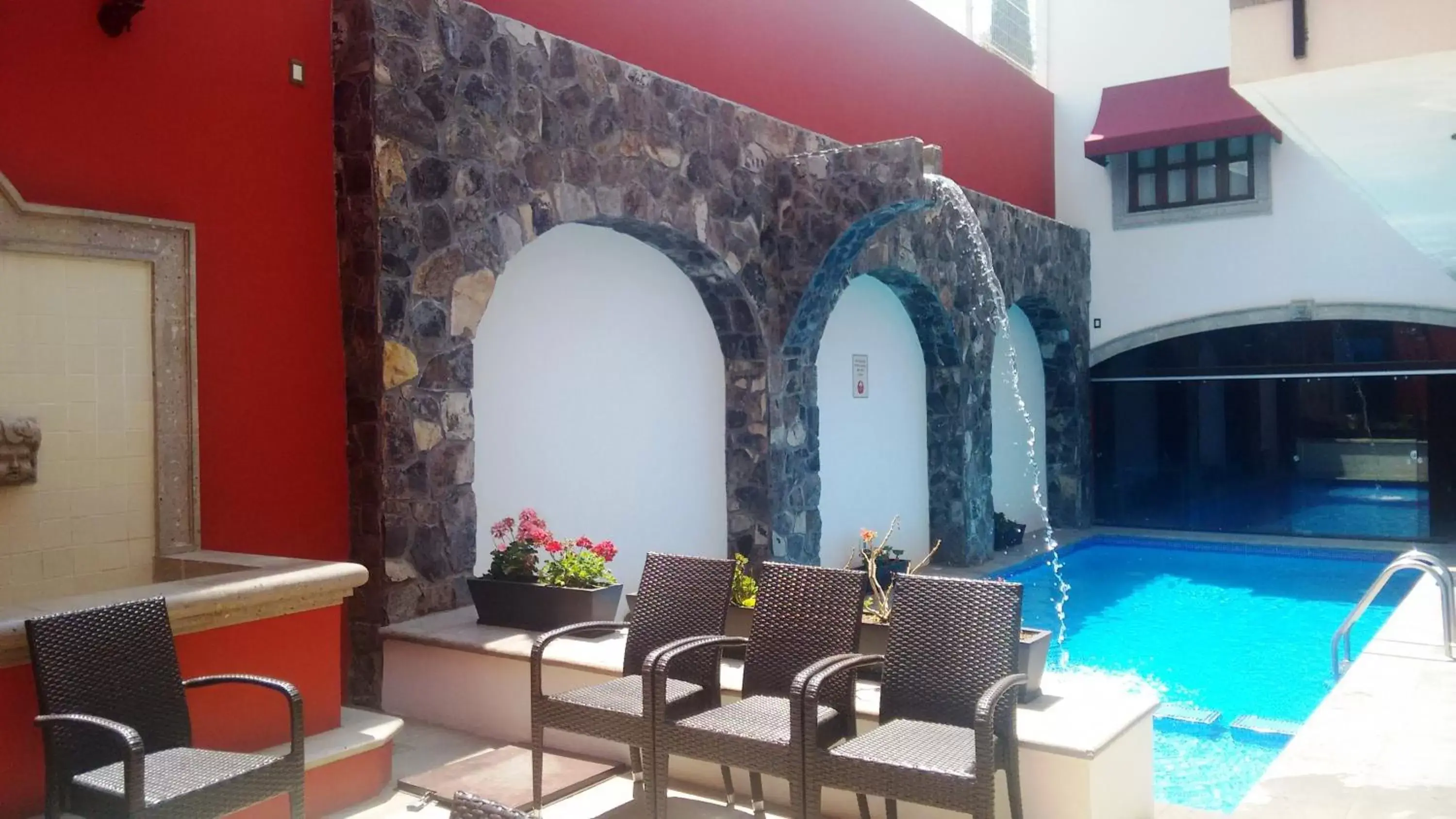 Swimming pool, Lounge/Bar in Hotel San Xavier