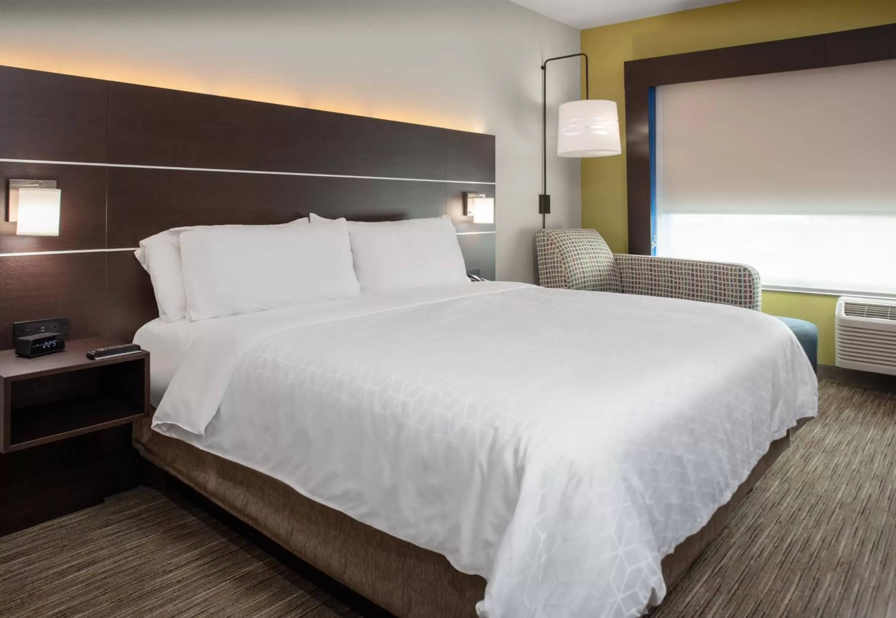 Bed in Holiday Inn Express & Suites - El Paso North, an IHG Hotel