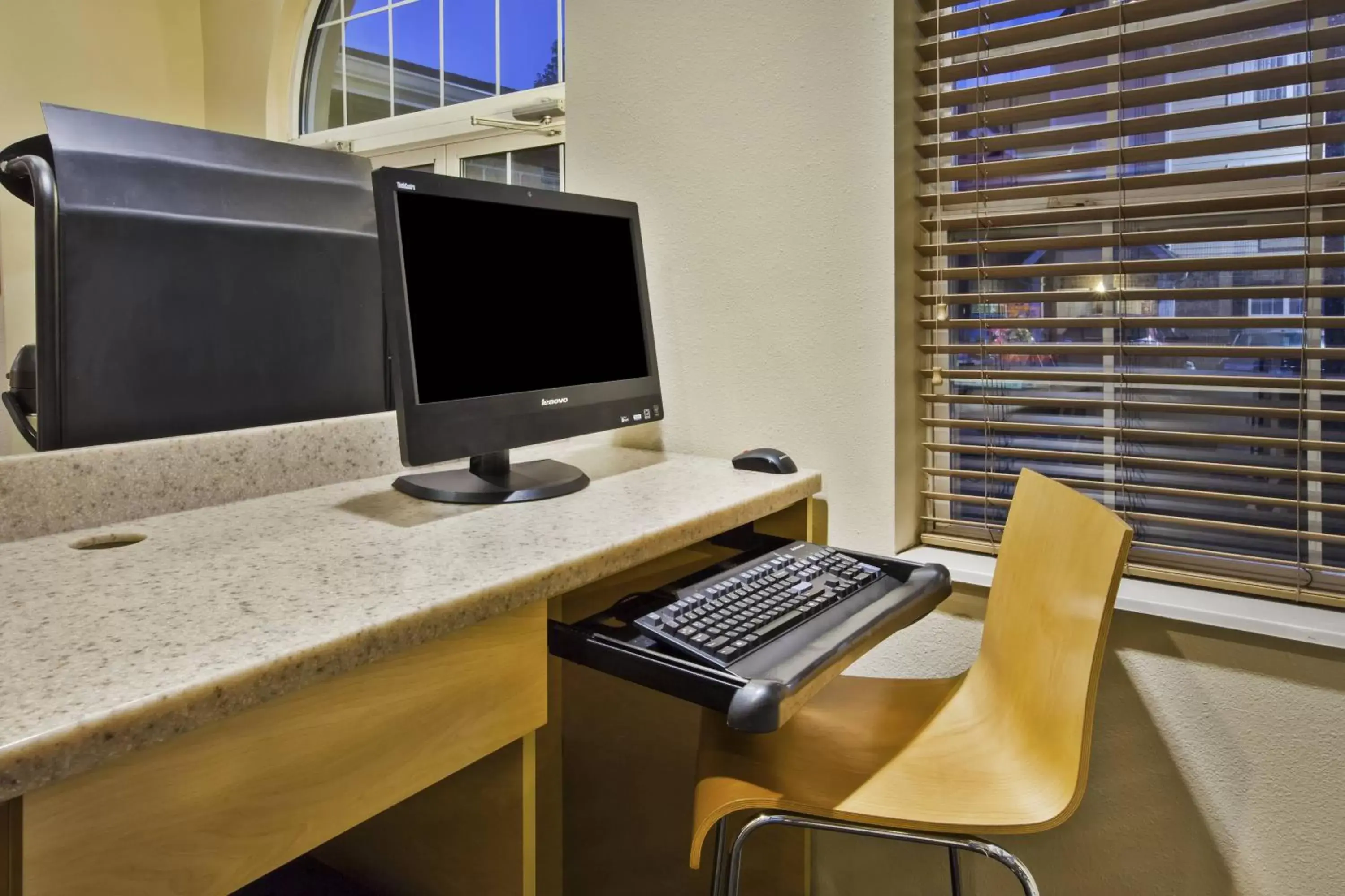 Business facilities, TV/Entertainment Center in TownePlace Suites Detroit Sterling Heights