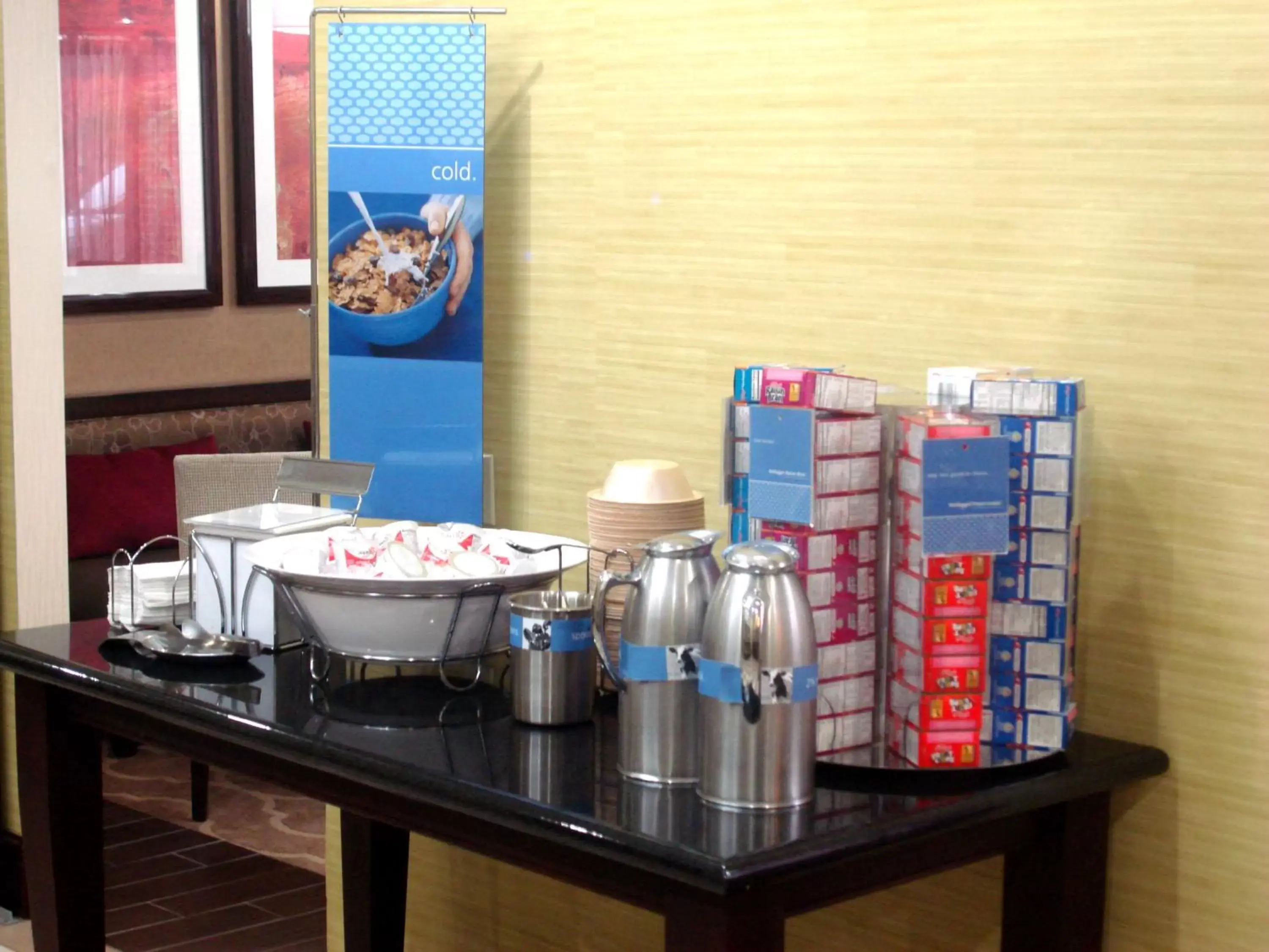 Dining area in Hampton Inn Atlanta-Fairburn