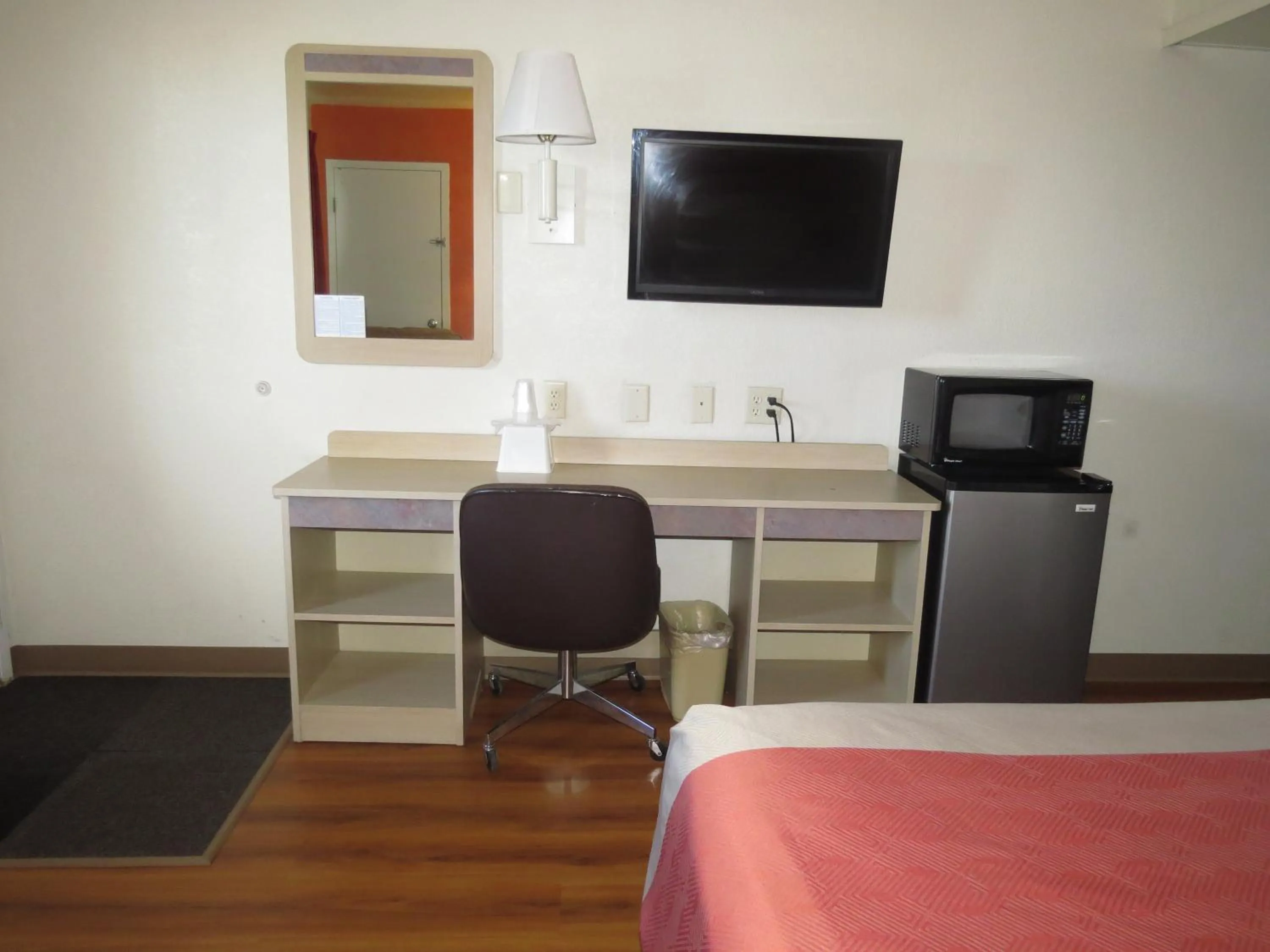 Bedroom, Bed in Motel 6-Mitchell, SD