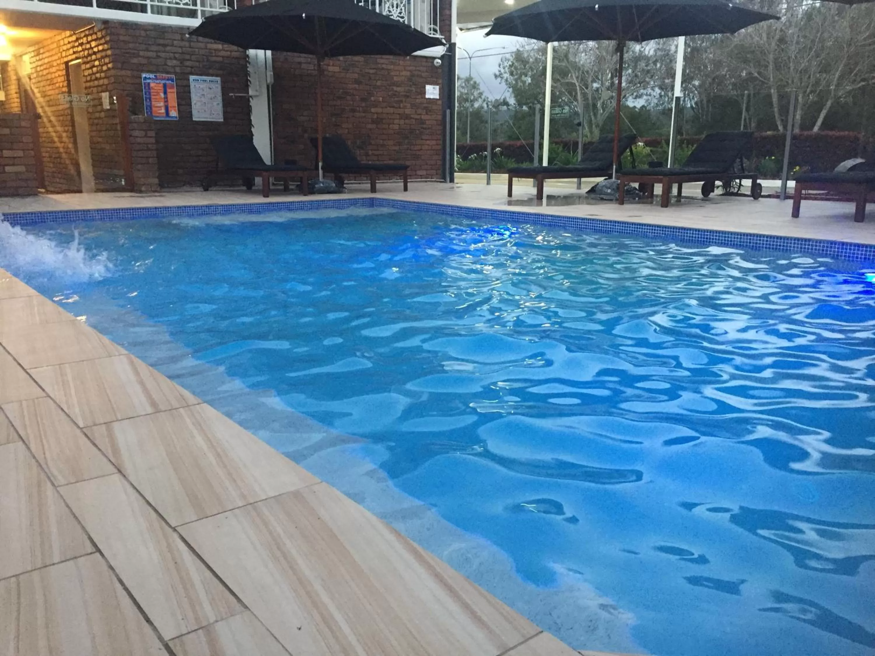 Swimming pool in Logan City Motor Inn