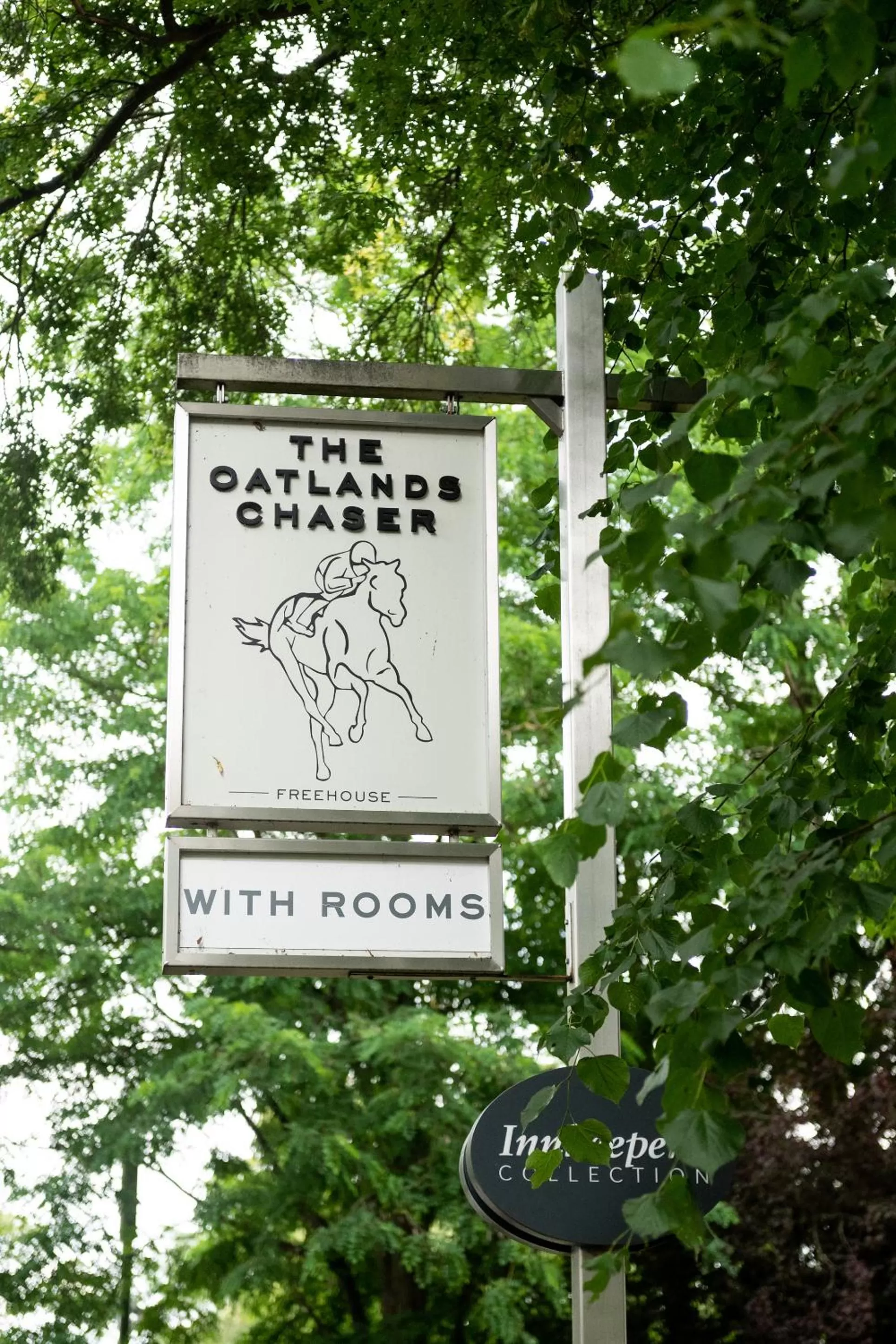 Property Logo/Sign in The Oatlands Chaser by Innkeeper's Collection