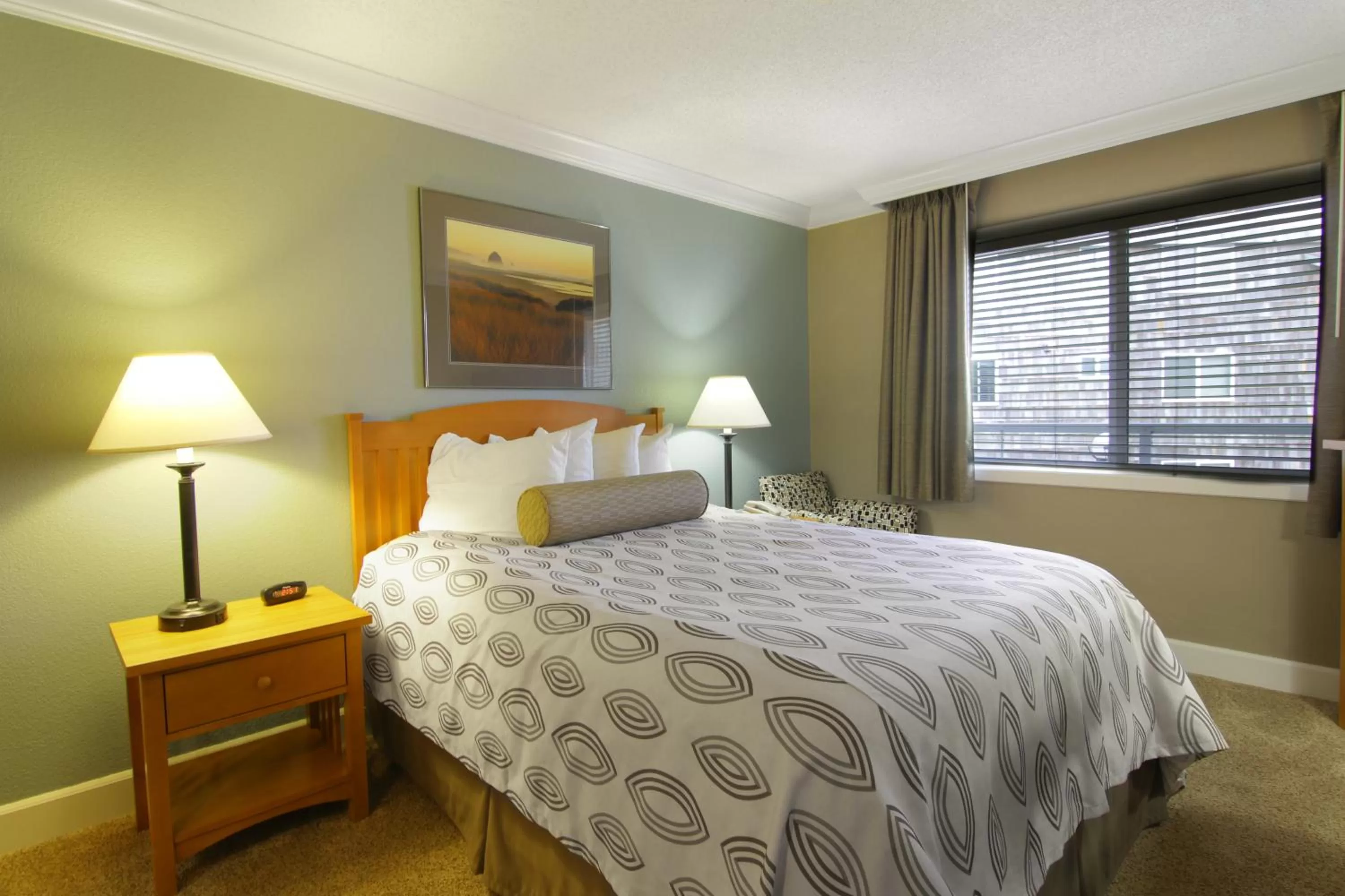 Deluxe King Room in Tolovana Inn