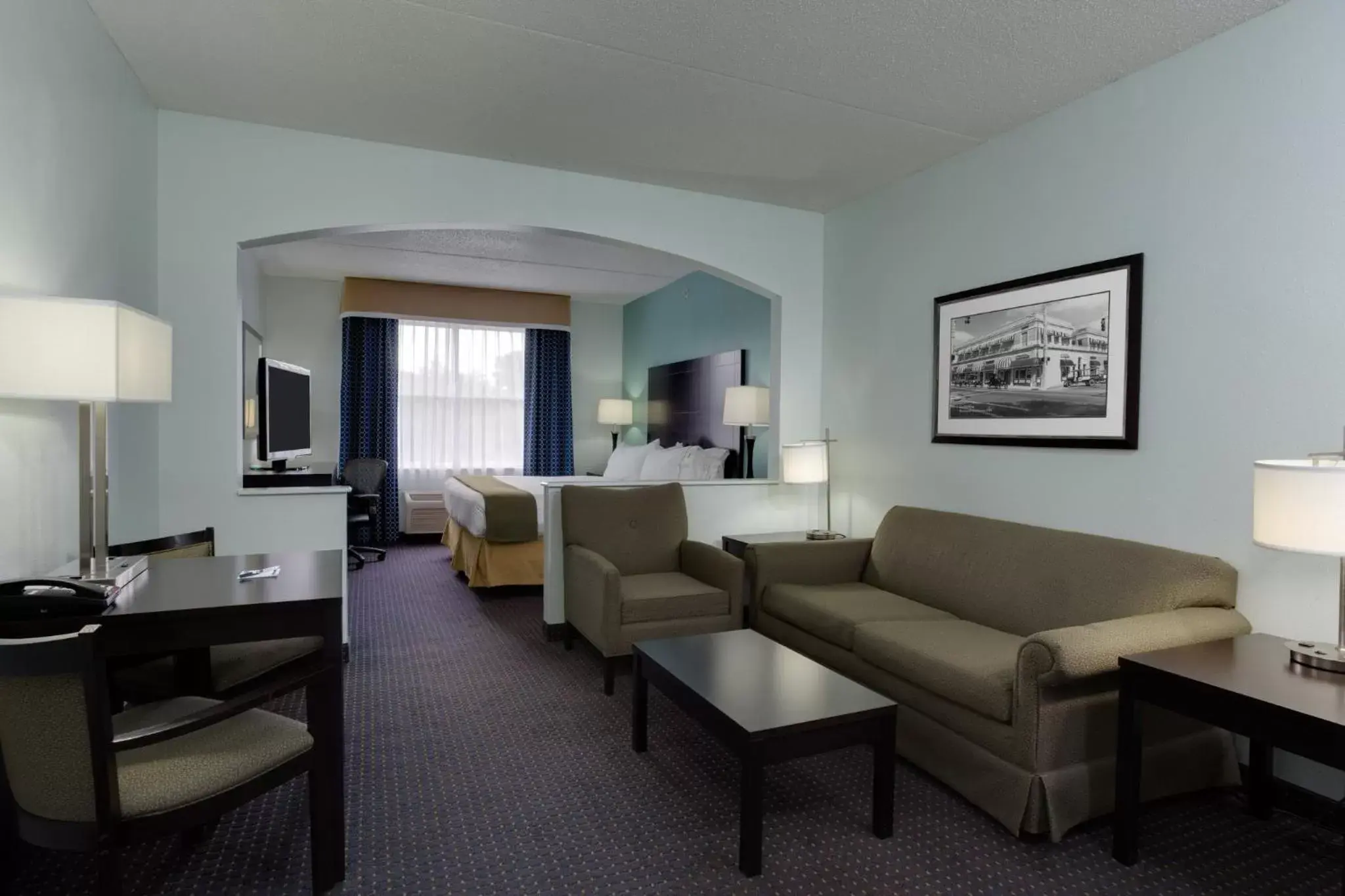 Photo of the whole room, Seating Area in Holiday Inn Express & Suites Plant City, an IHG Hotel