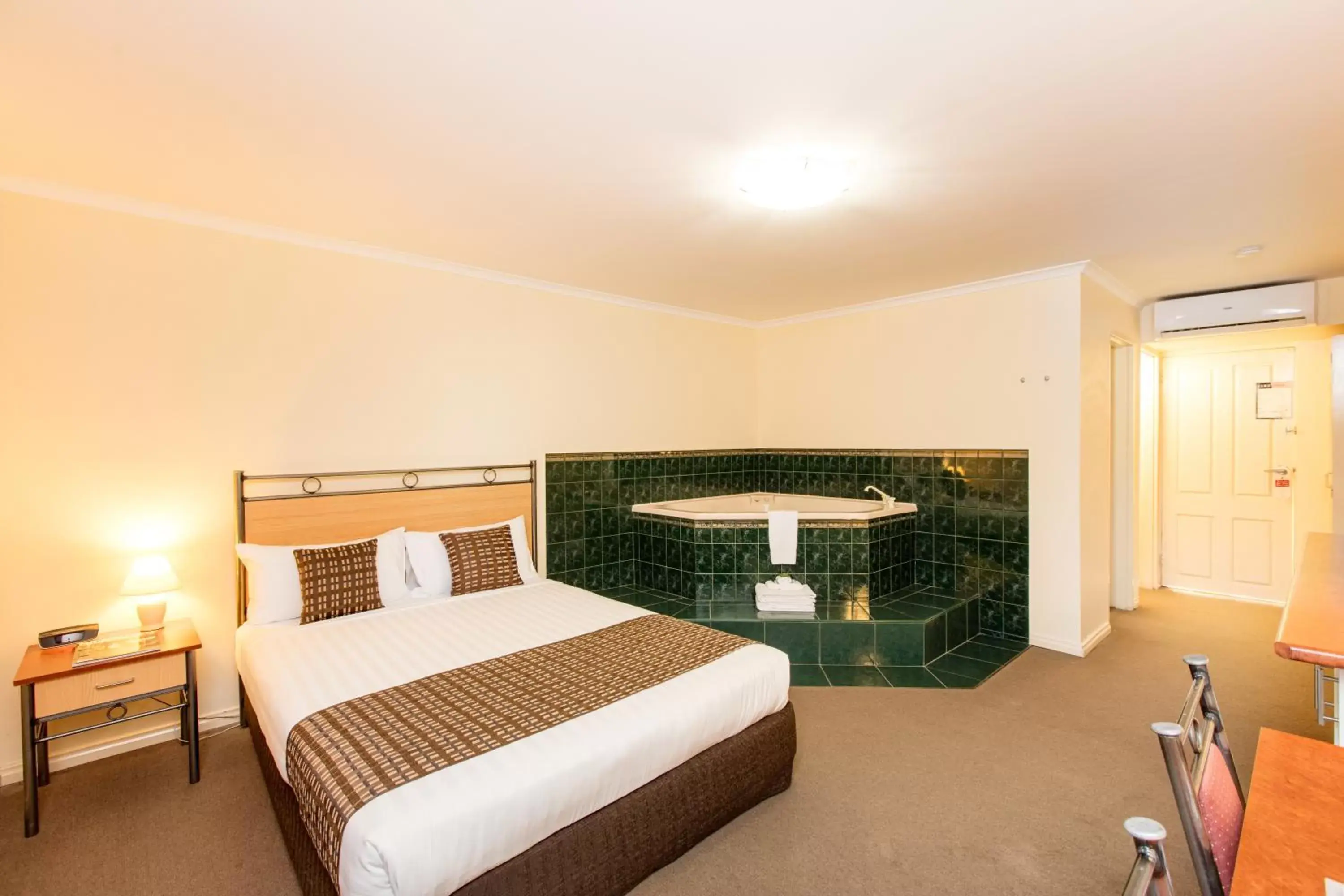 Bed in Mildura Inlander Resort