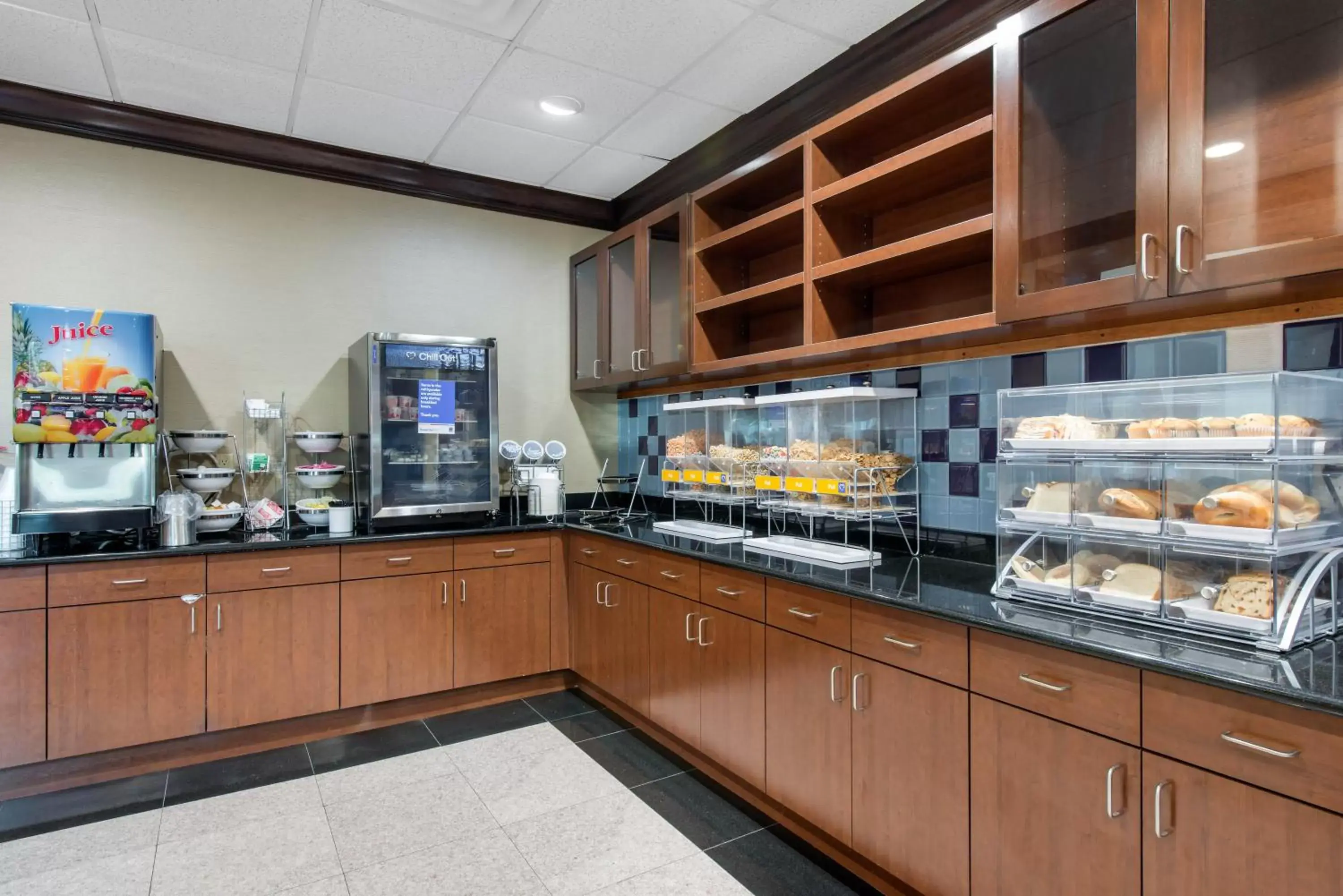 Coffee/tea facilities, Kitchen/Kitchenette in Comfort Inn & Suites Tavares North