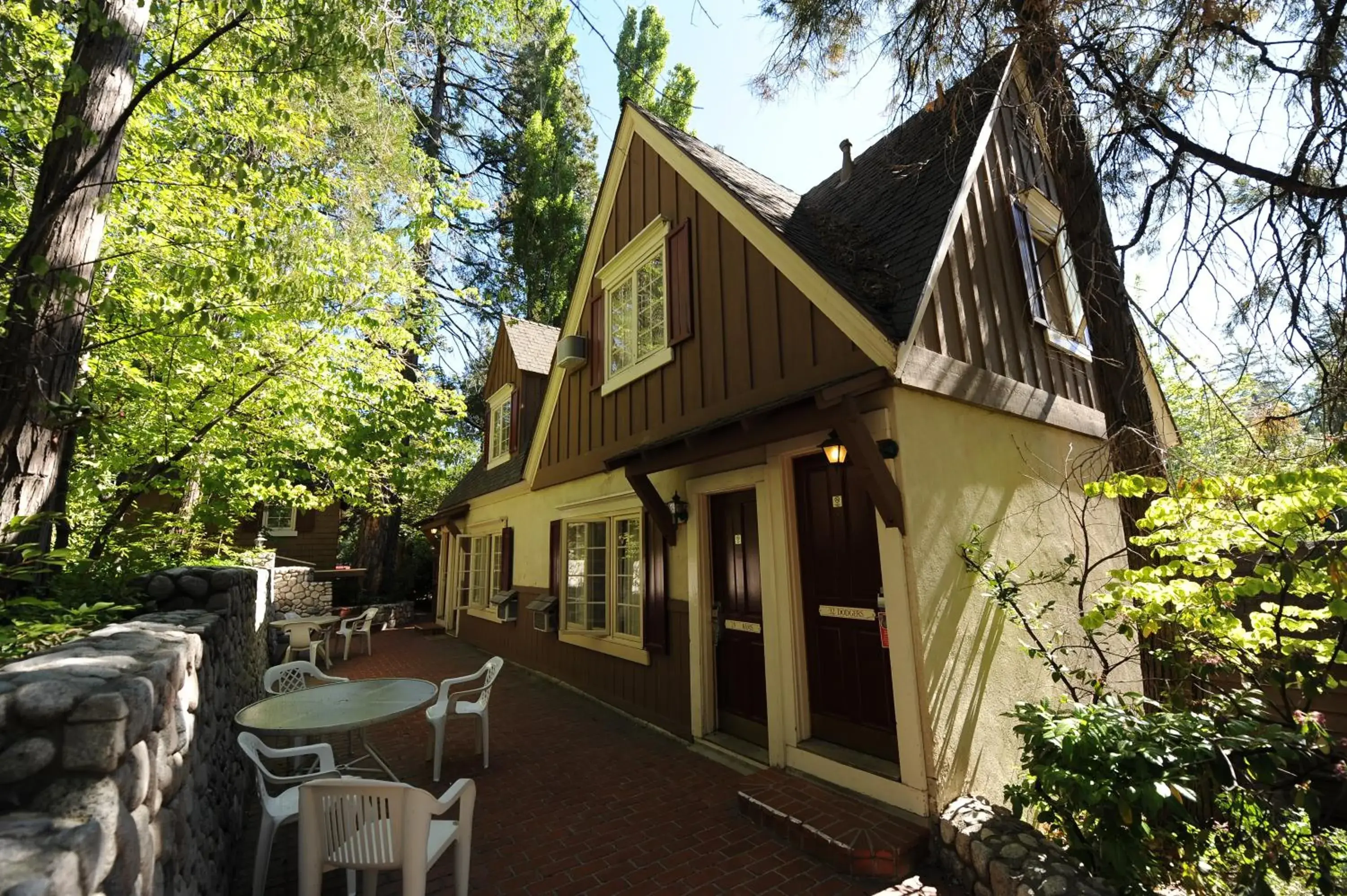 Facade/entrance in Saddleback Inn at Lake Arrowhead Facade/entrance in Saddleback Inn at Lake Arrowhead