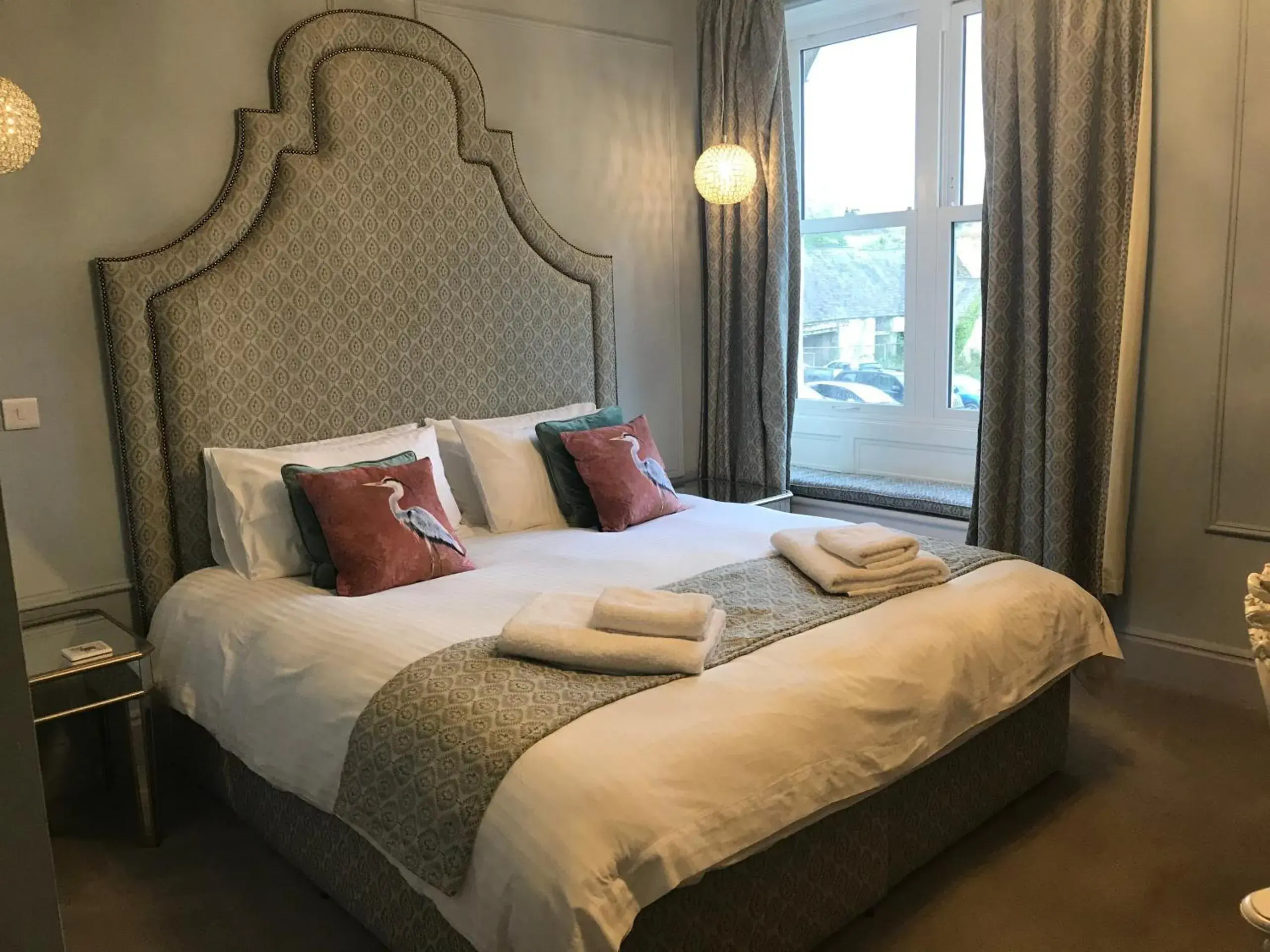 Bedroom, Bed in Welbeck Manor and Golf