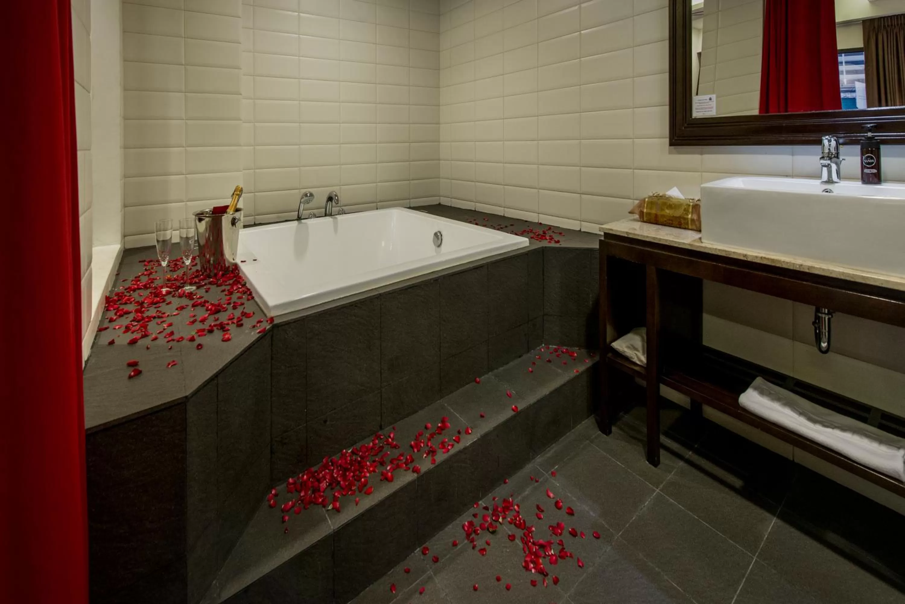 Bathroom in Nanda Heritage Hotel