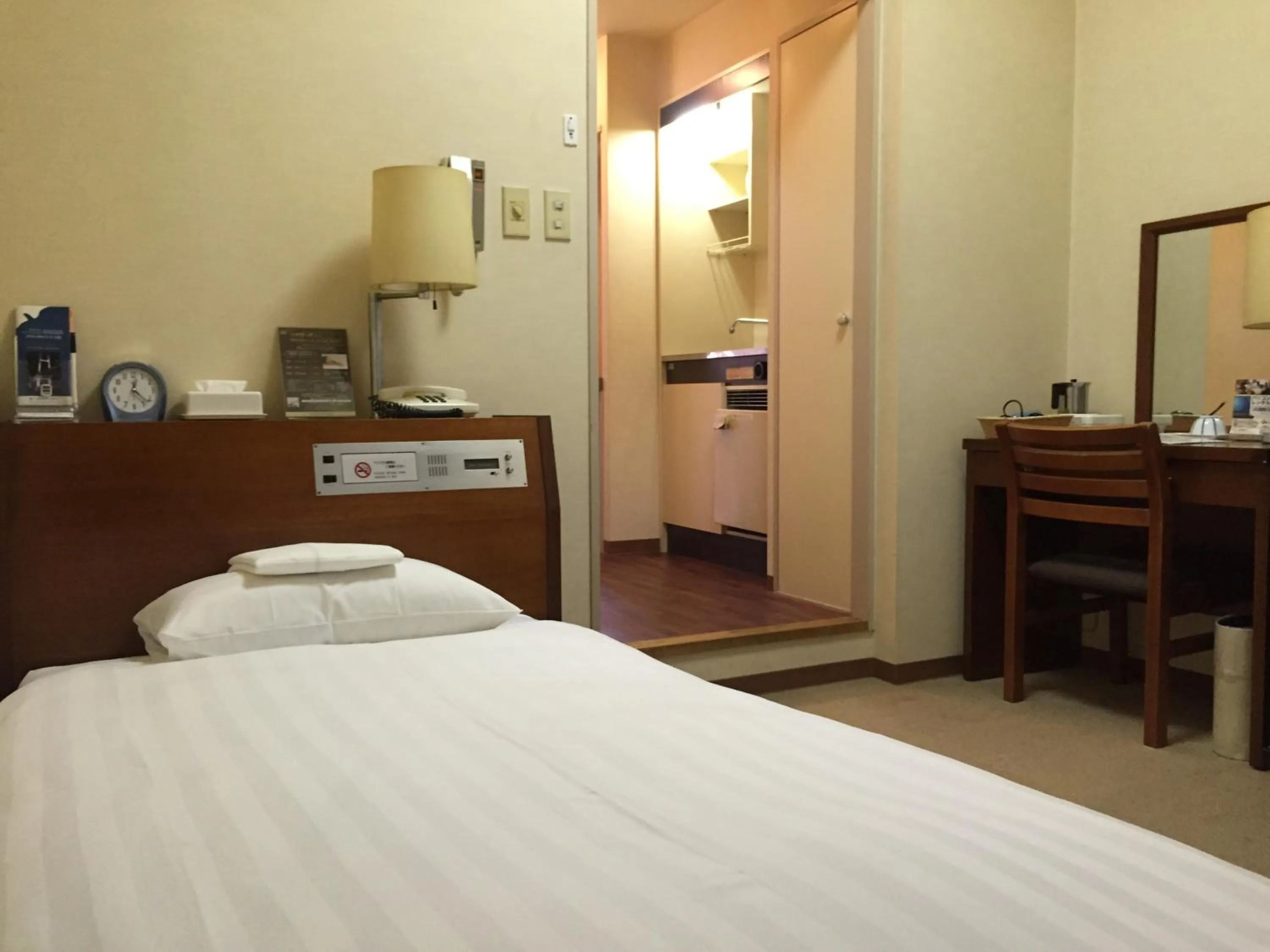 Photo of the whole room, Bed in Sky Heart Hotel Kawasaki