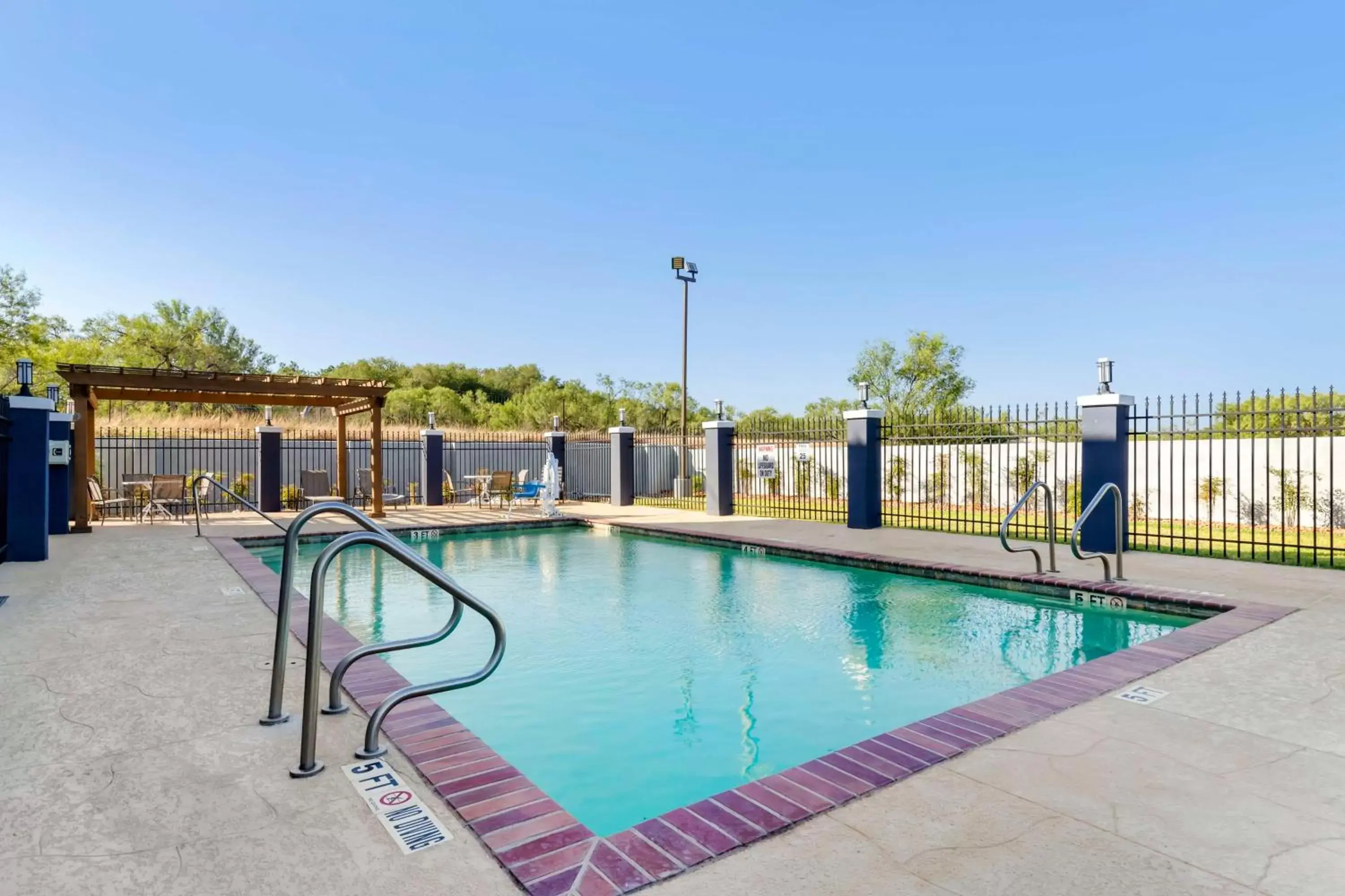 Pool view, Swimming Pool in Best Western Plus Pleasanton Hotel