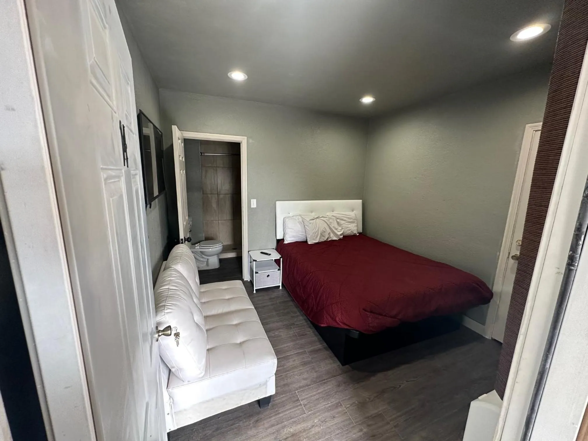 Bed in Mountain Trail Lodge and Vacation Rentals