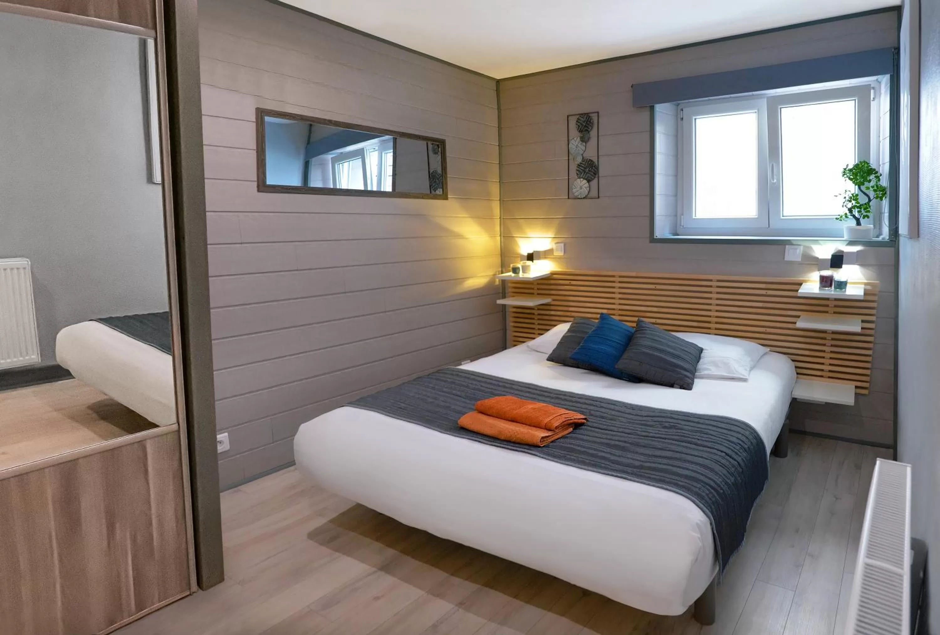 Bedroom, Bed in Chambre d'hôte et gîte chez Thomas et John