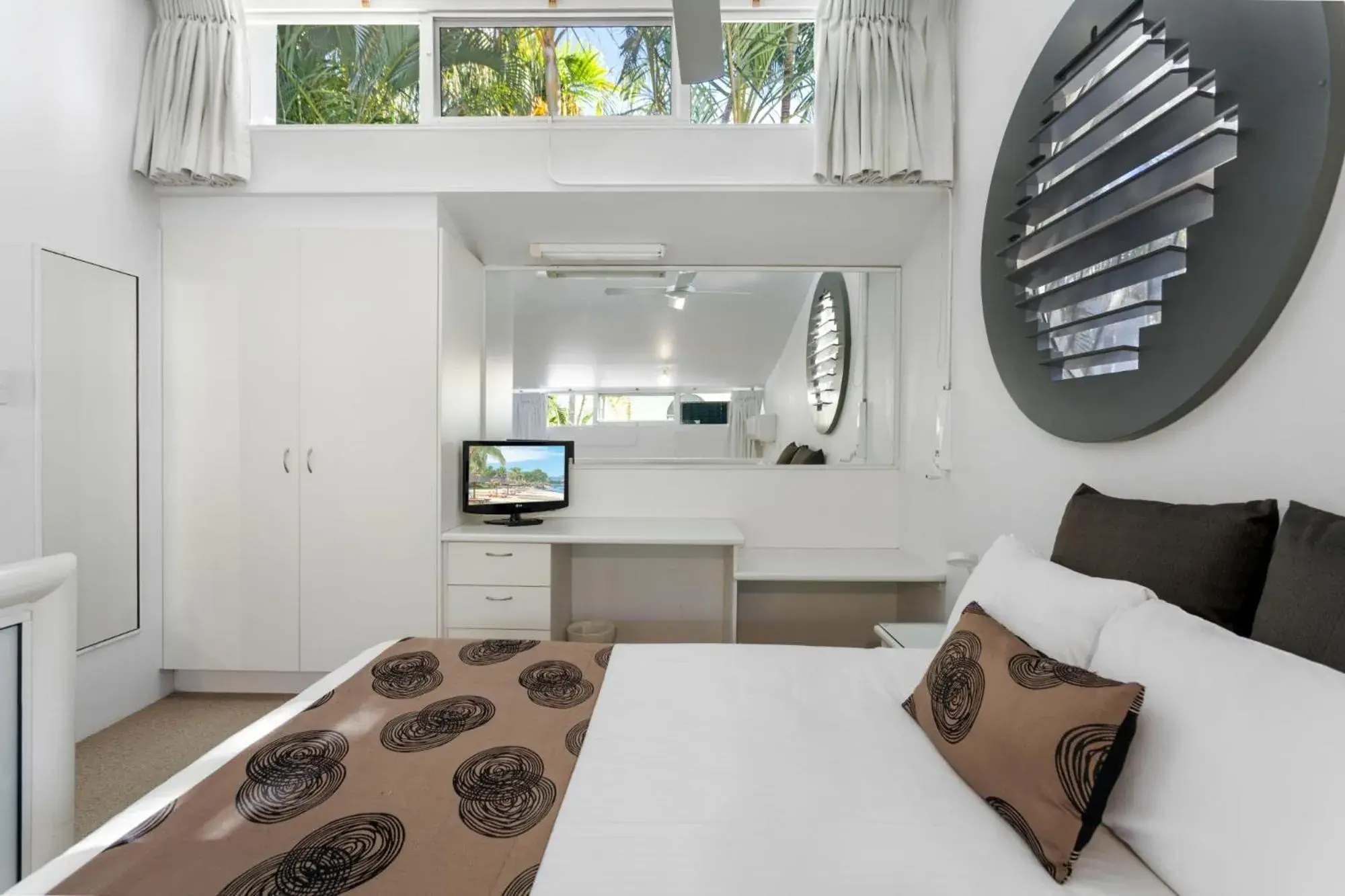 Bedroom, Kitchen/Kitchenette in Caribbean Noosa