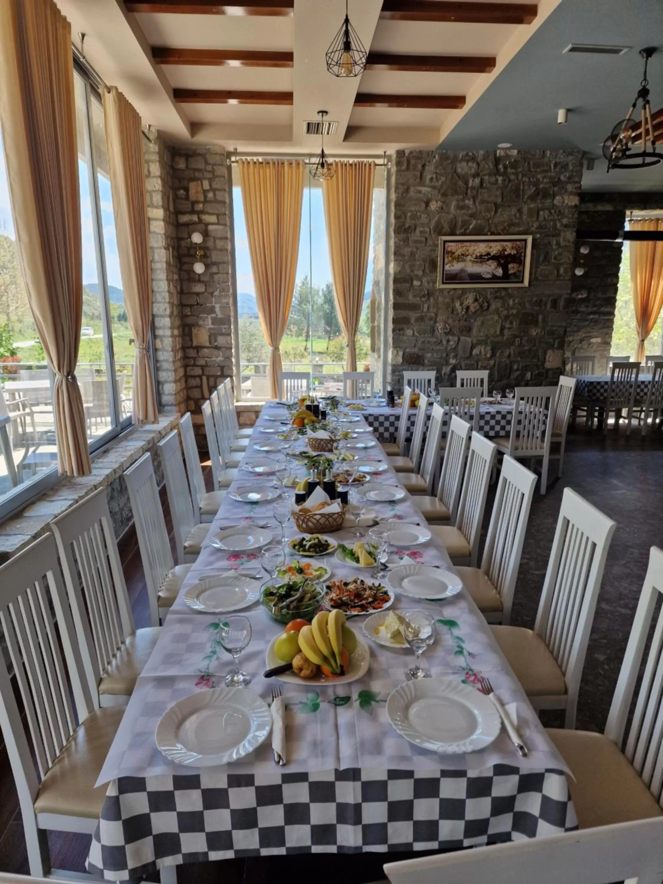 Restaurant/Places to Eat in Hotel Baci