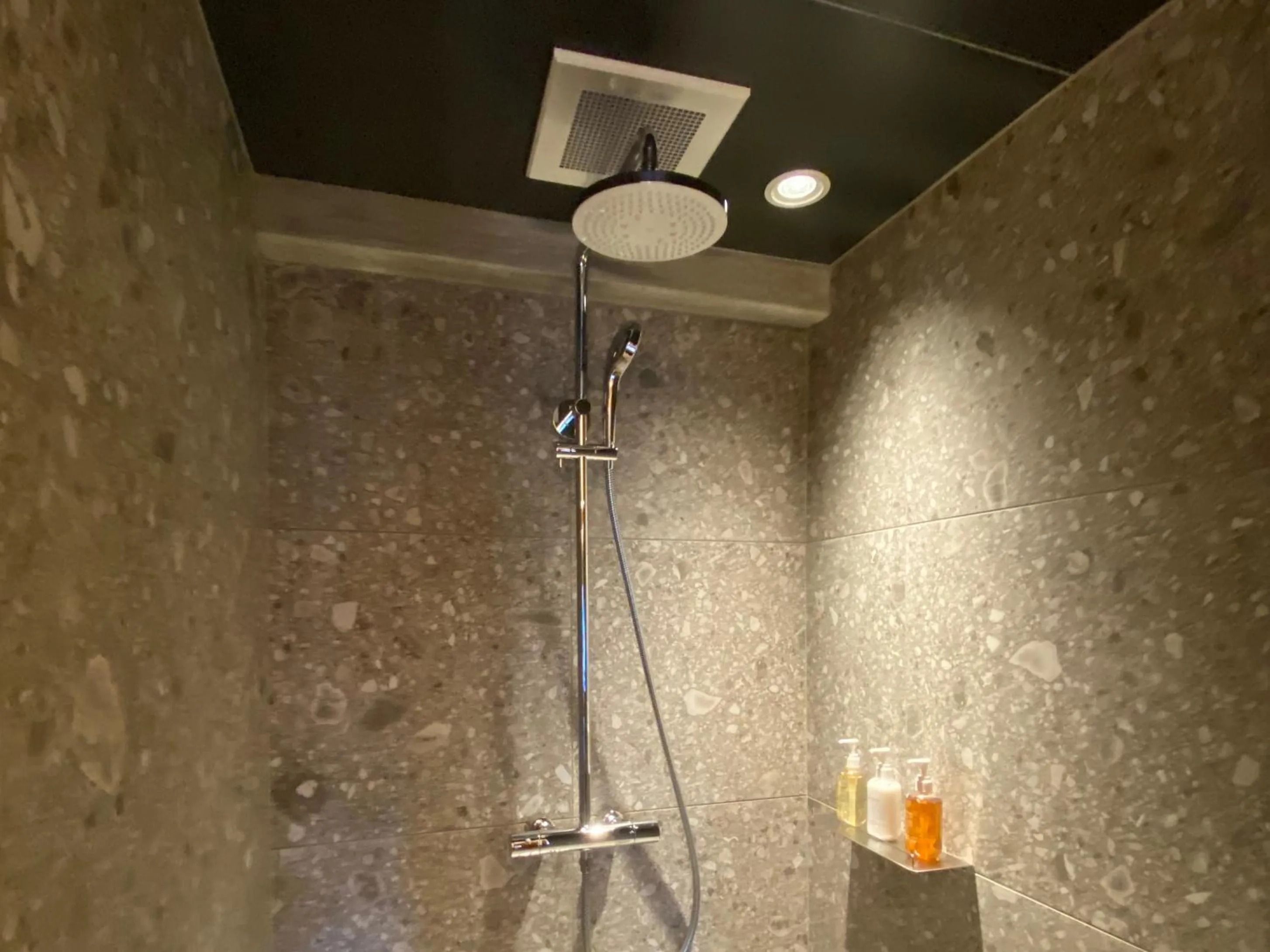 Shower in Kyoto ITOYA Hotel Mon