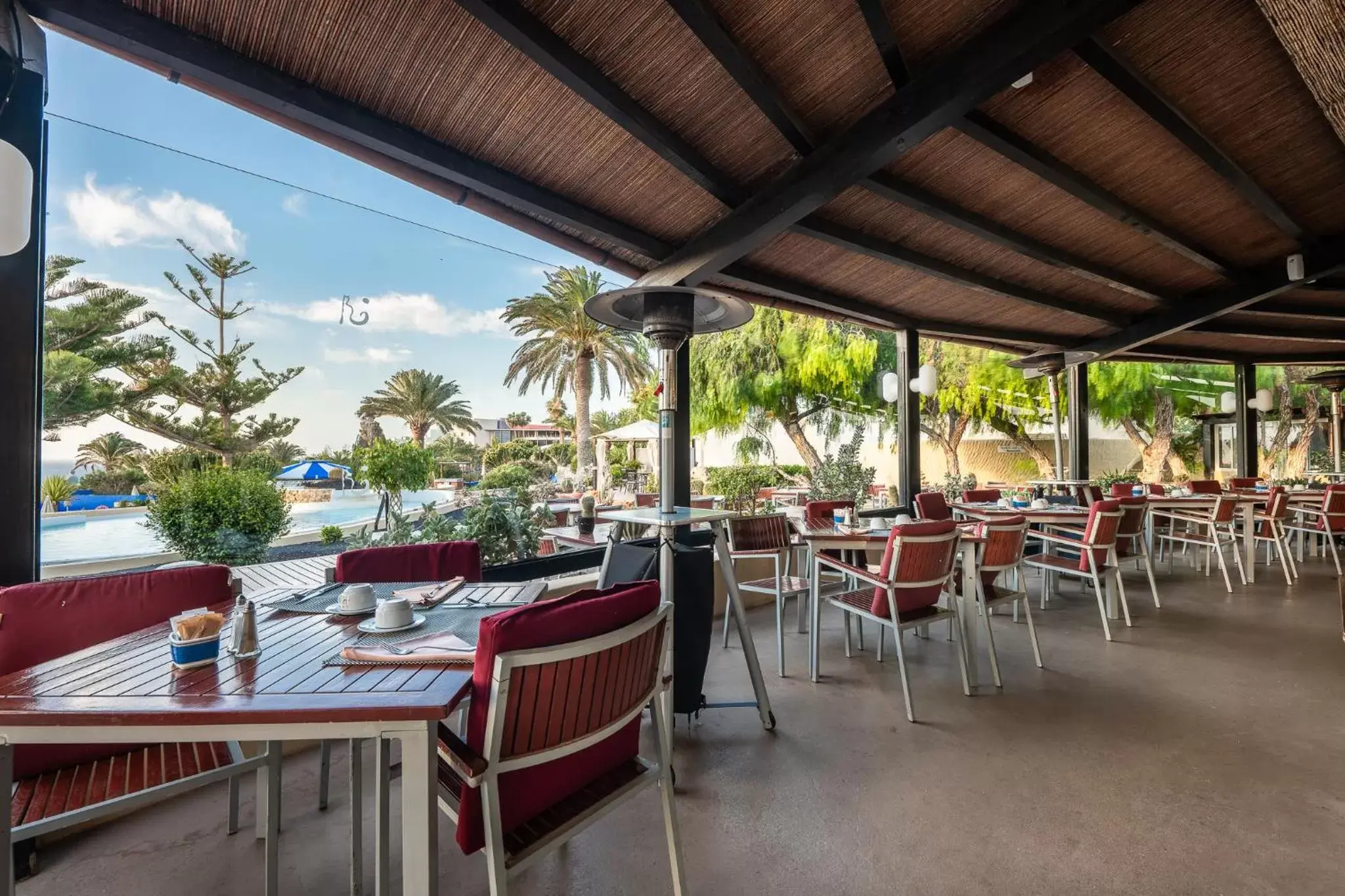 Patio, Restaurant/Places to Eat in Hotel LIVVO Risco del Gato Suites