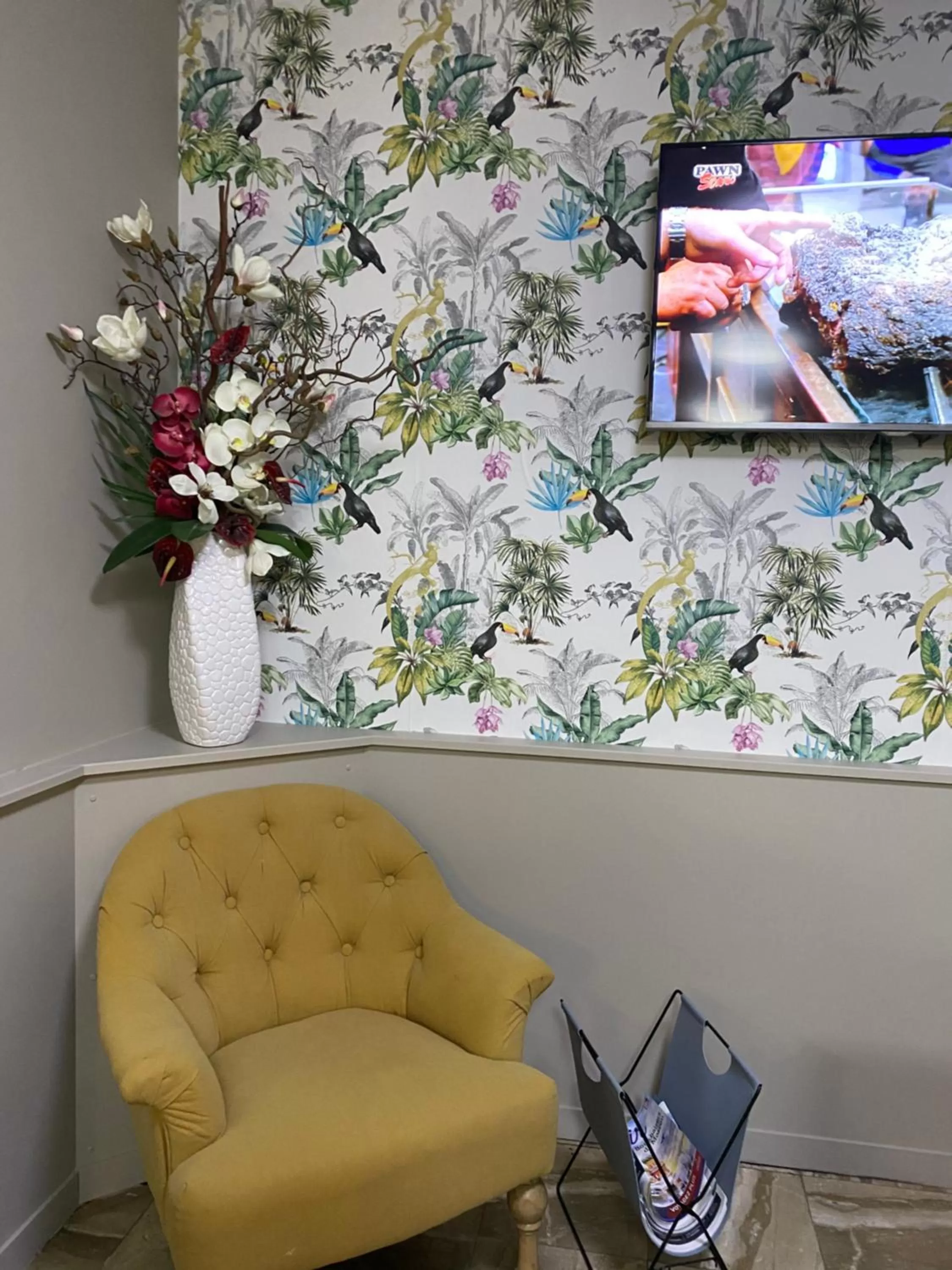 TV and multimedia in Ostal Pau Universite - Sure Hotel Collection by Best Western