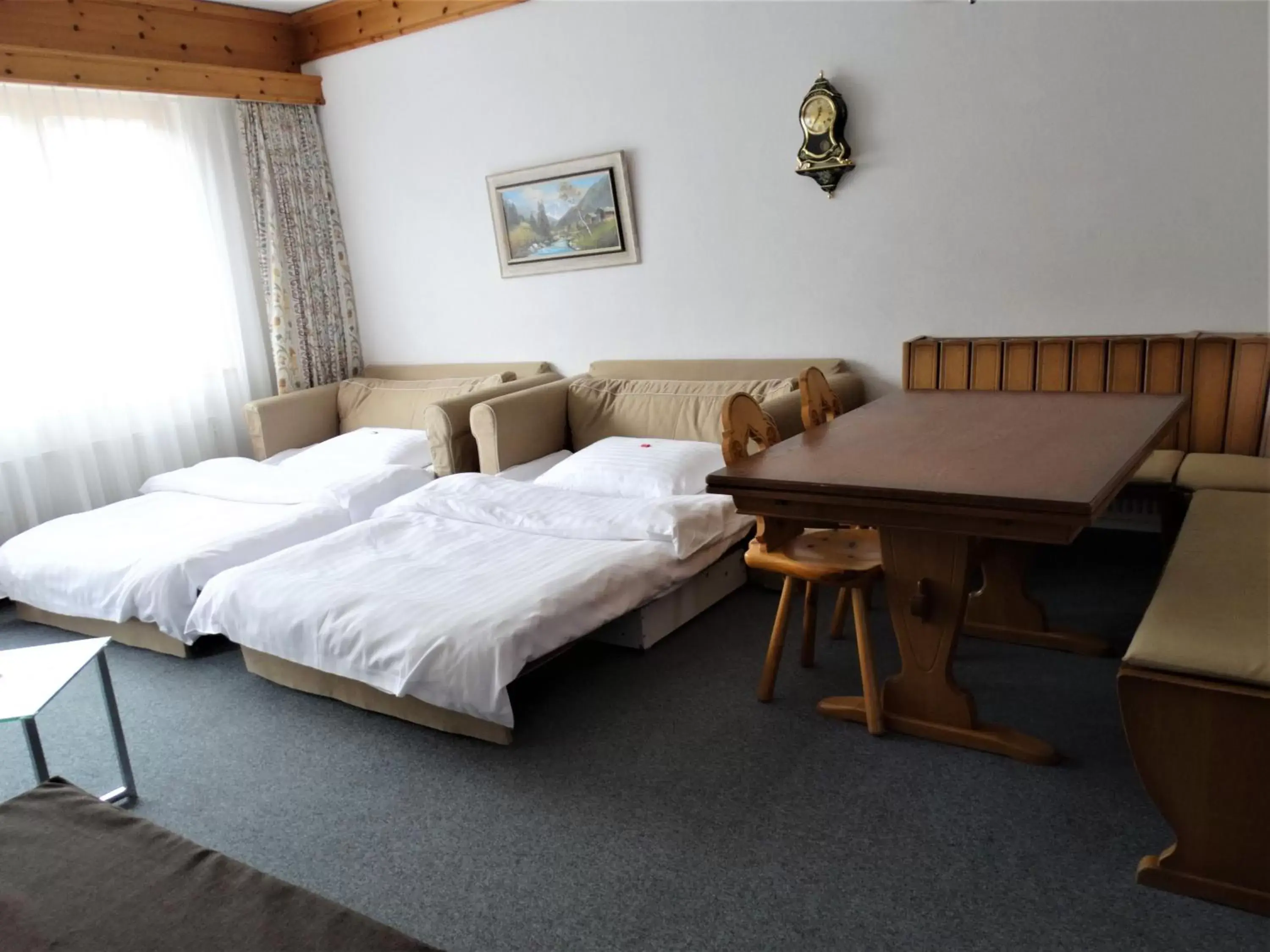 Living room, Bed in Hotel Bündnerhof