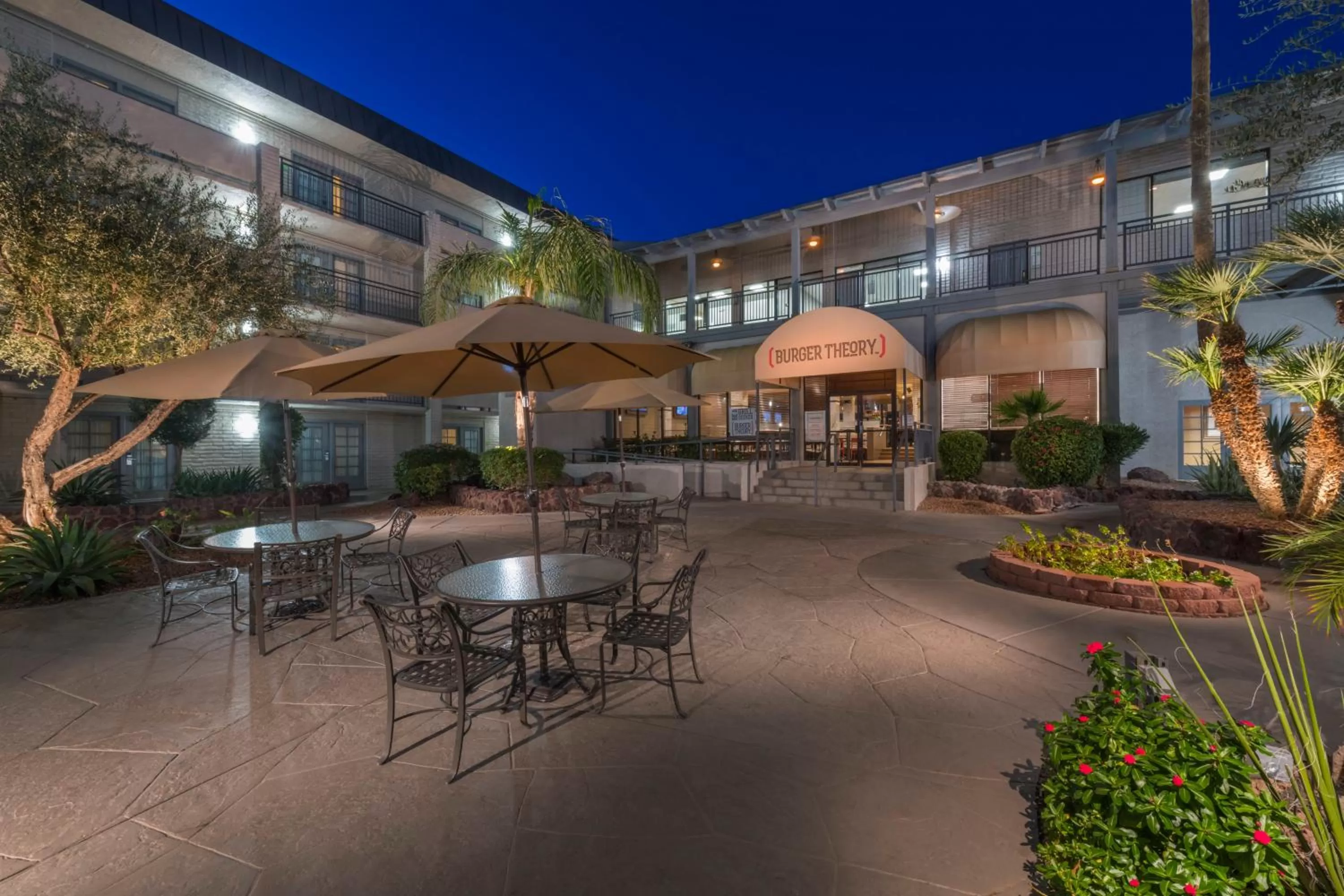 Restaurant/places to eat in Holiday Inn and Suites Phoenix Airport North by IHG