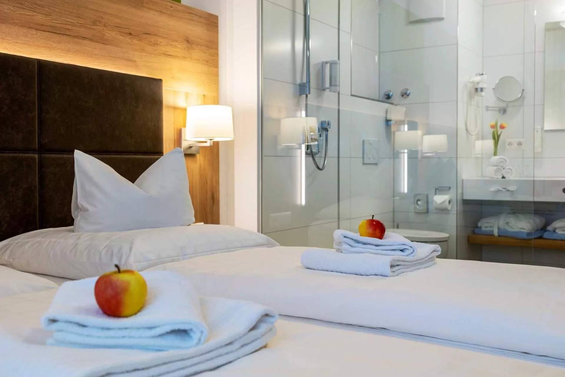 Bed in Gasthof - Hotel zum Ochsen GmbH