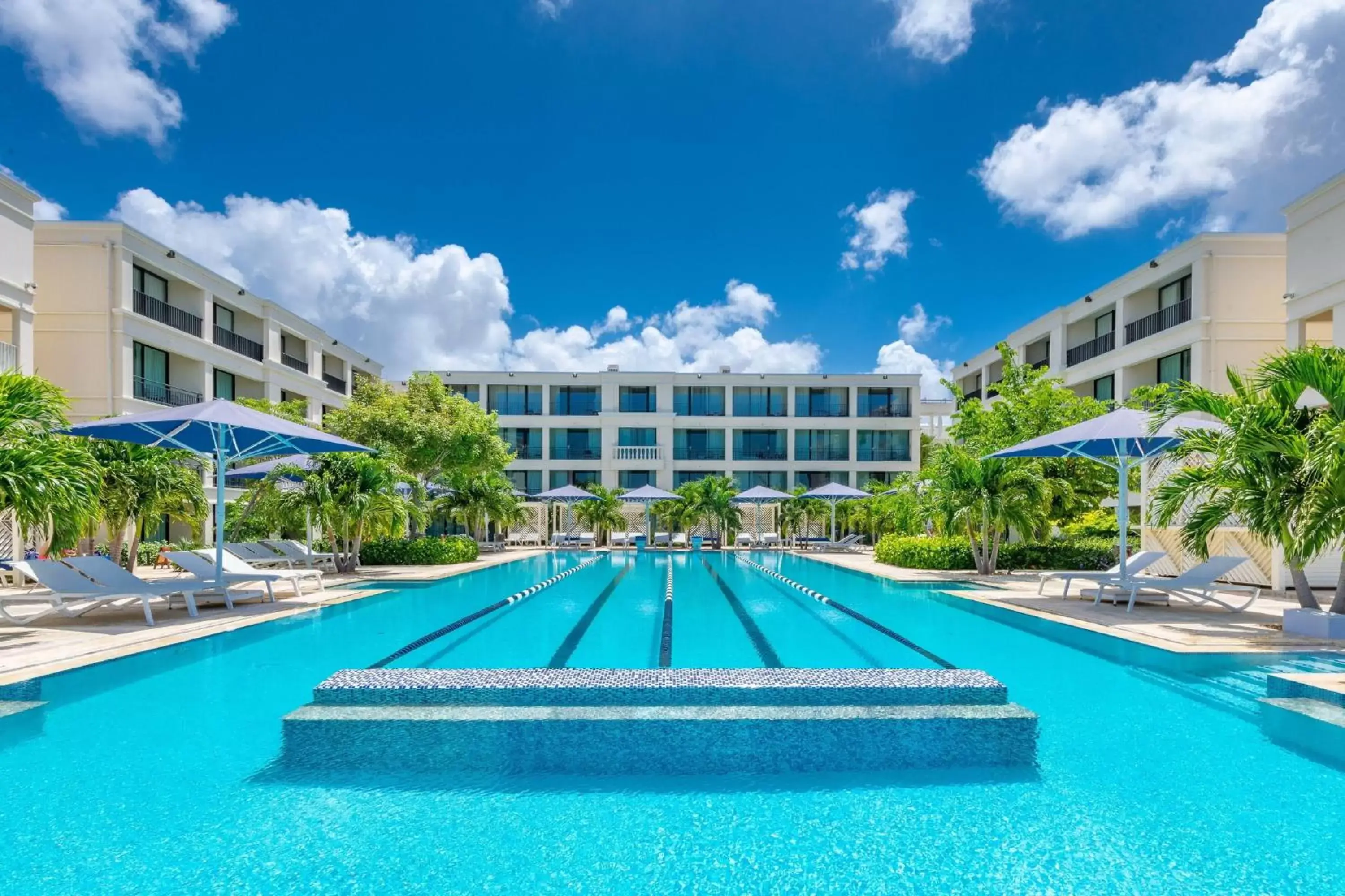 Swimming Pool in Curaçao Marriott Beach Resort