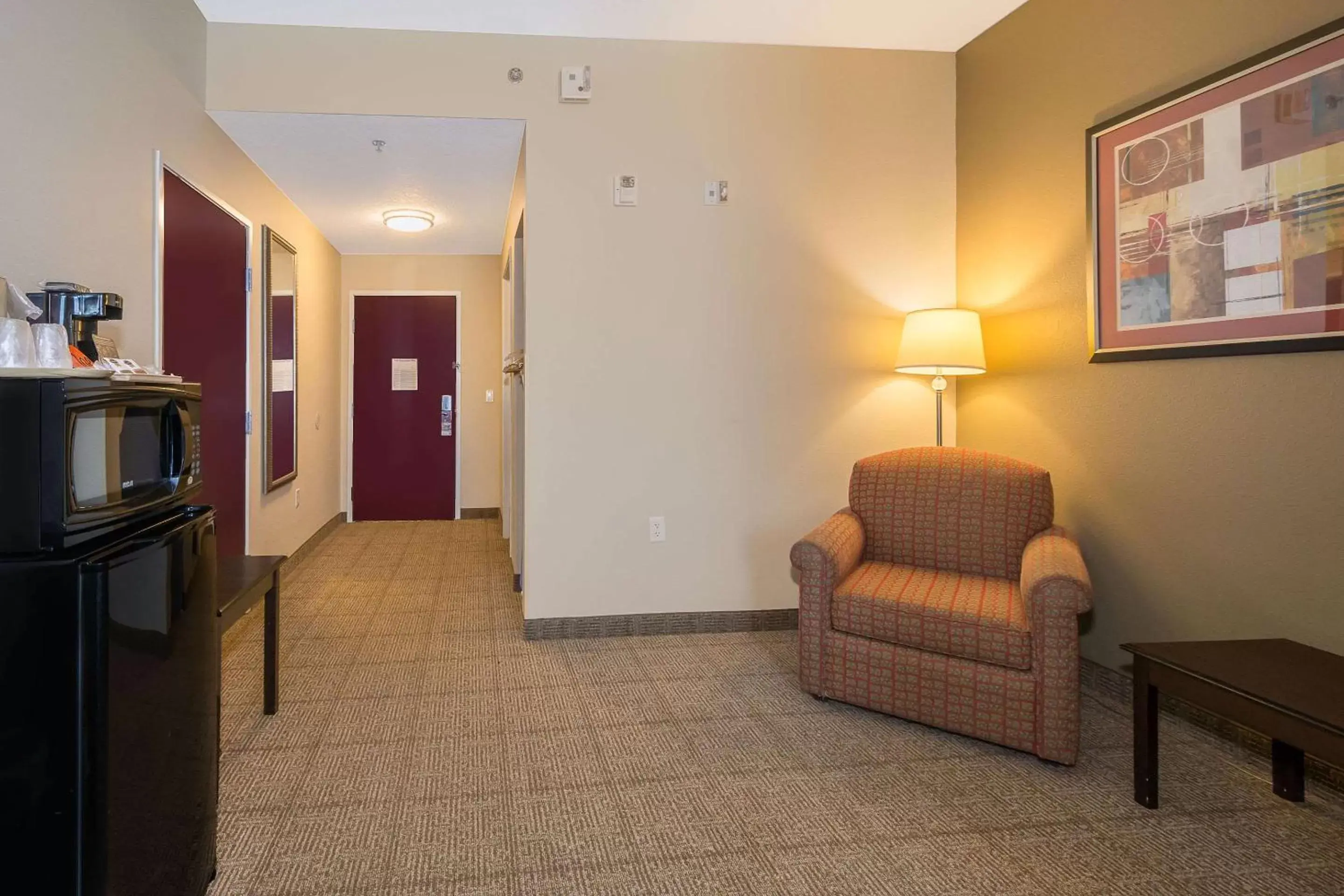 Photo of the whole room, Seating Area in Comfort Inn & Suites Maingate South