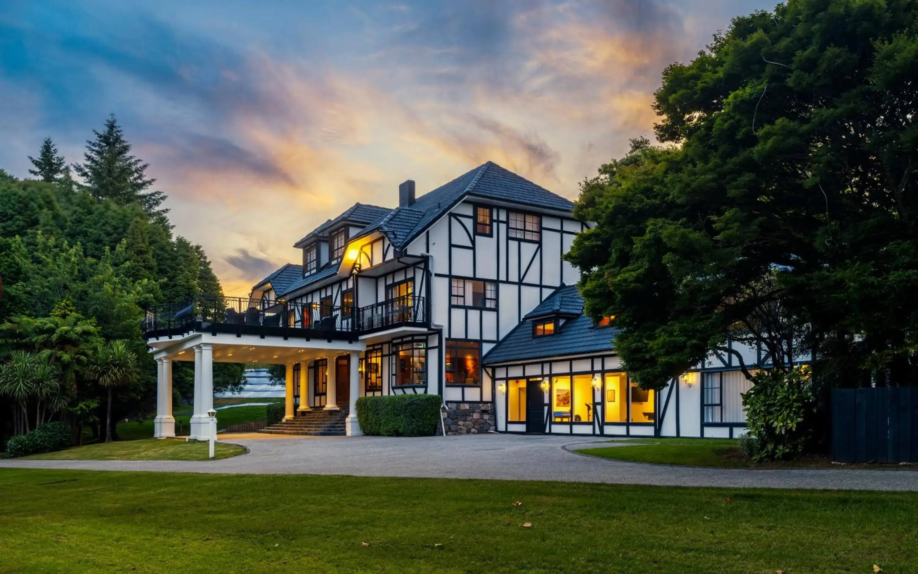 Property Building in Hana Lodge