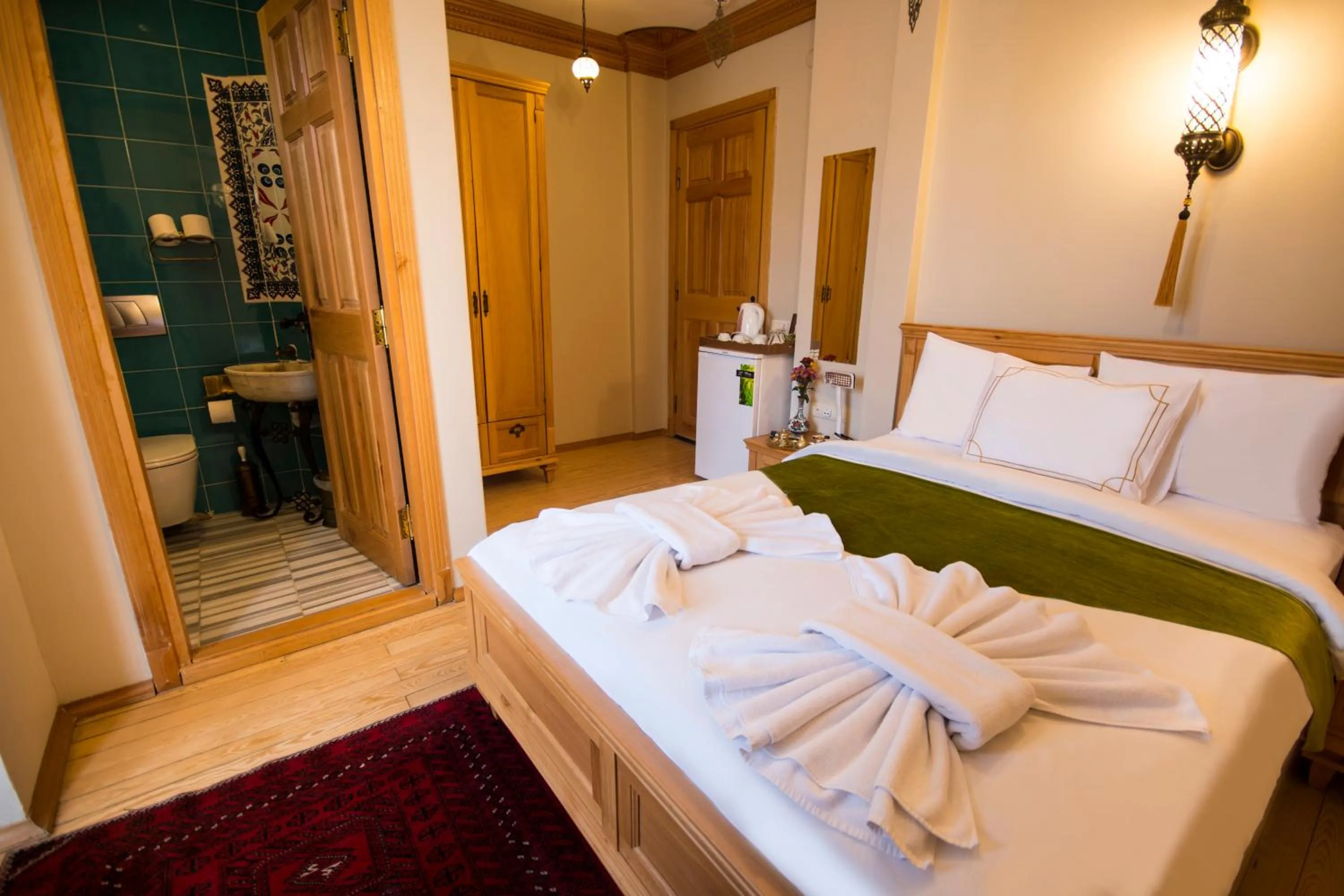 Coffee/tea facilities, Bed in Sultan Corner Hotel