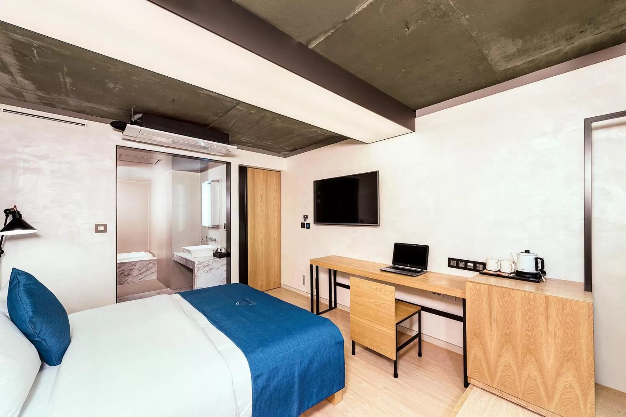 Bed in Delight Hotel Jamsil