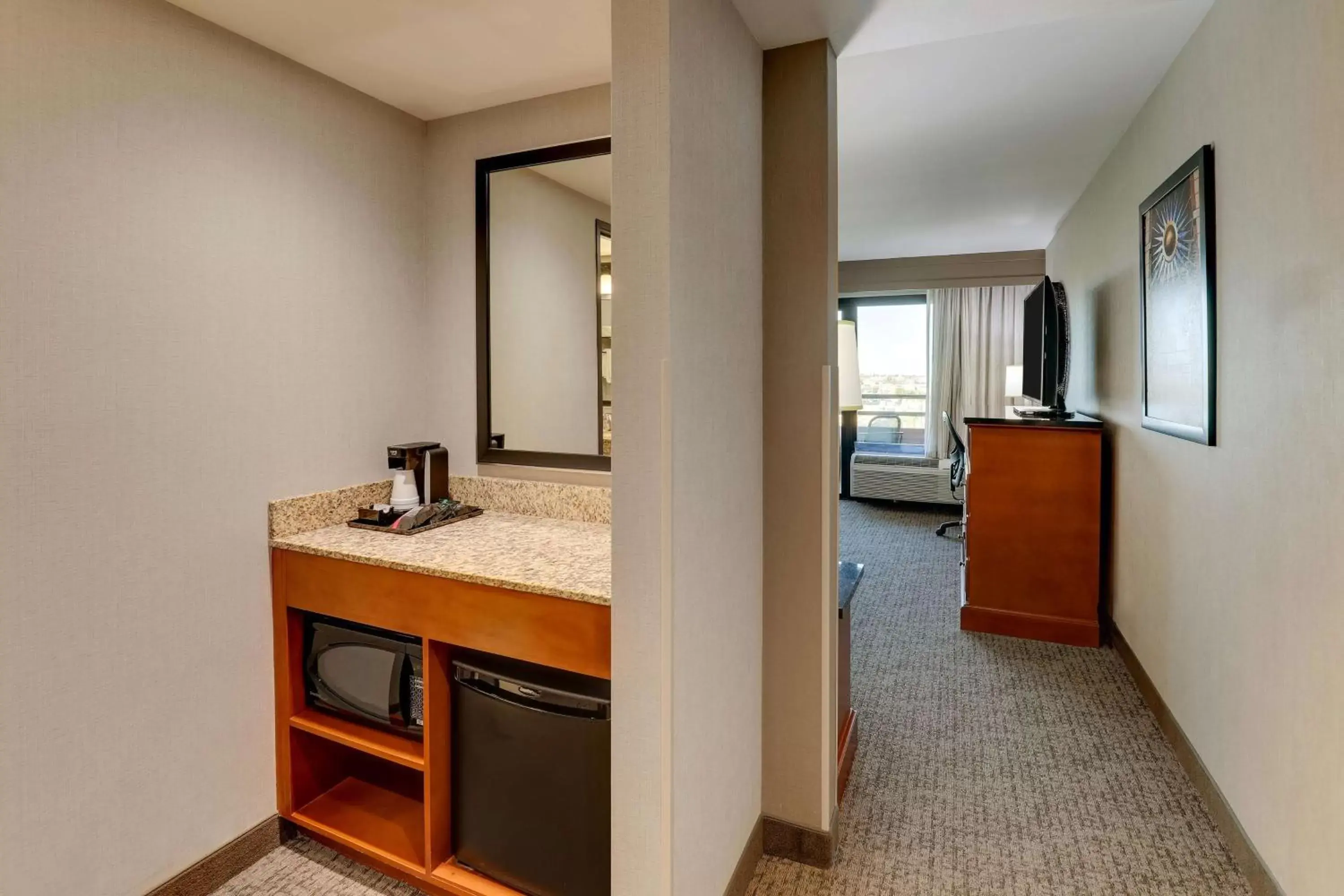 Bedroom, TV/Entertainment Center in Drury Inn & Suites Phoenix Airport