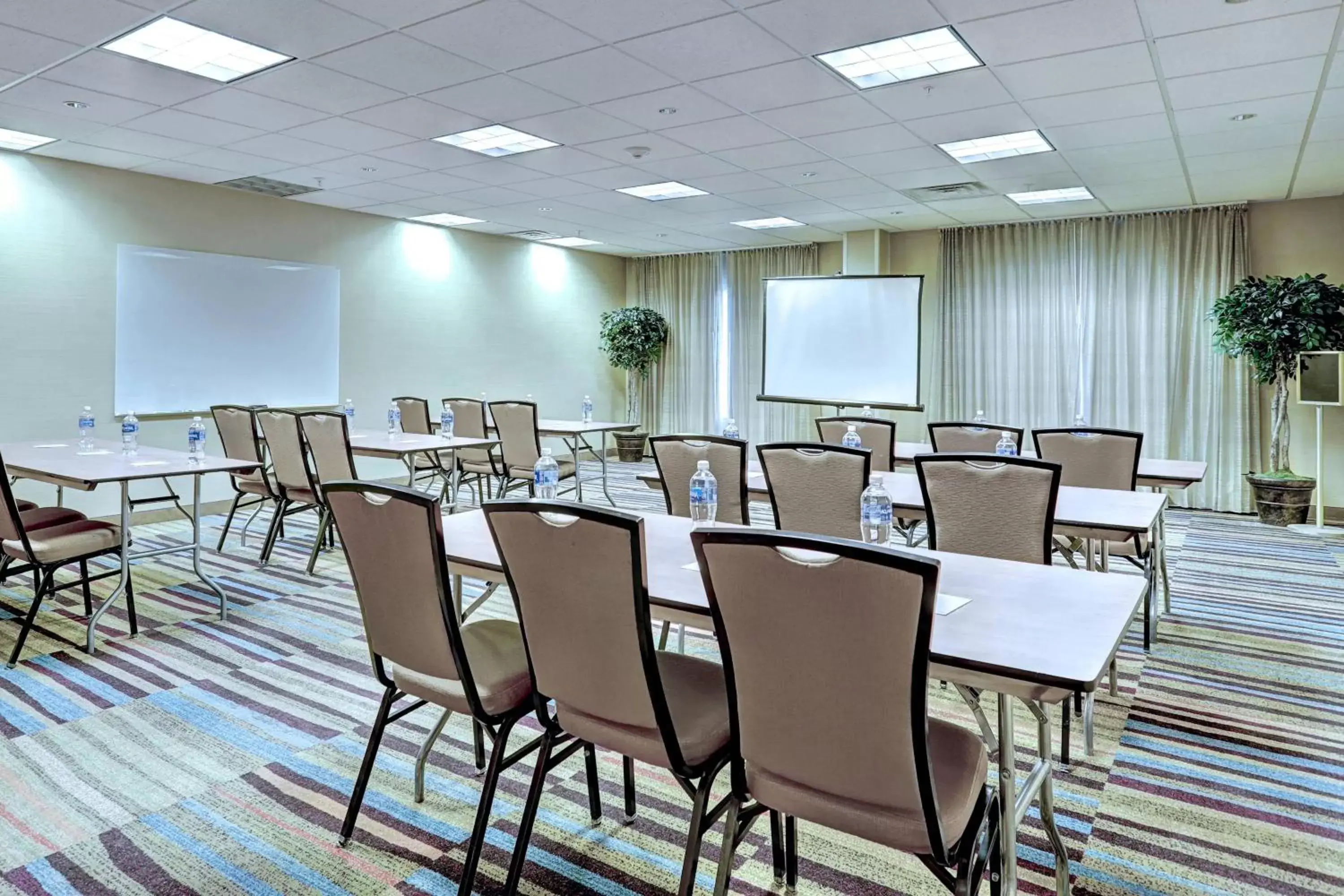 Meeting/conference room in Fairfield Inn & Suites by Marriott Edison - South Plainfield