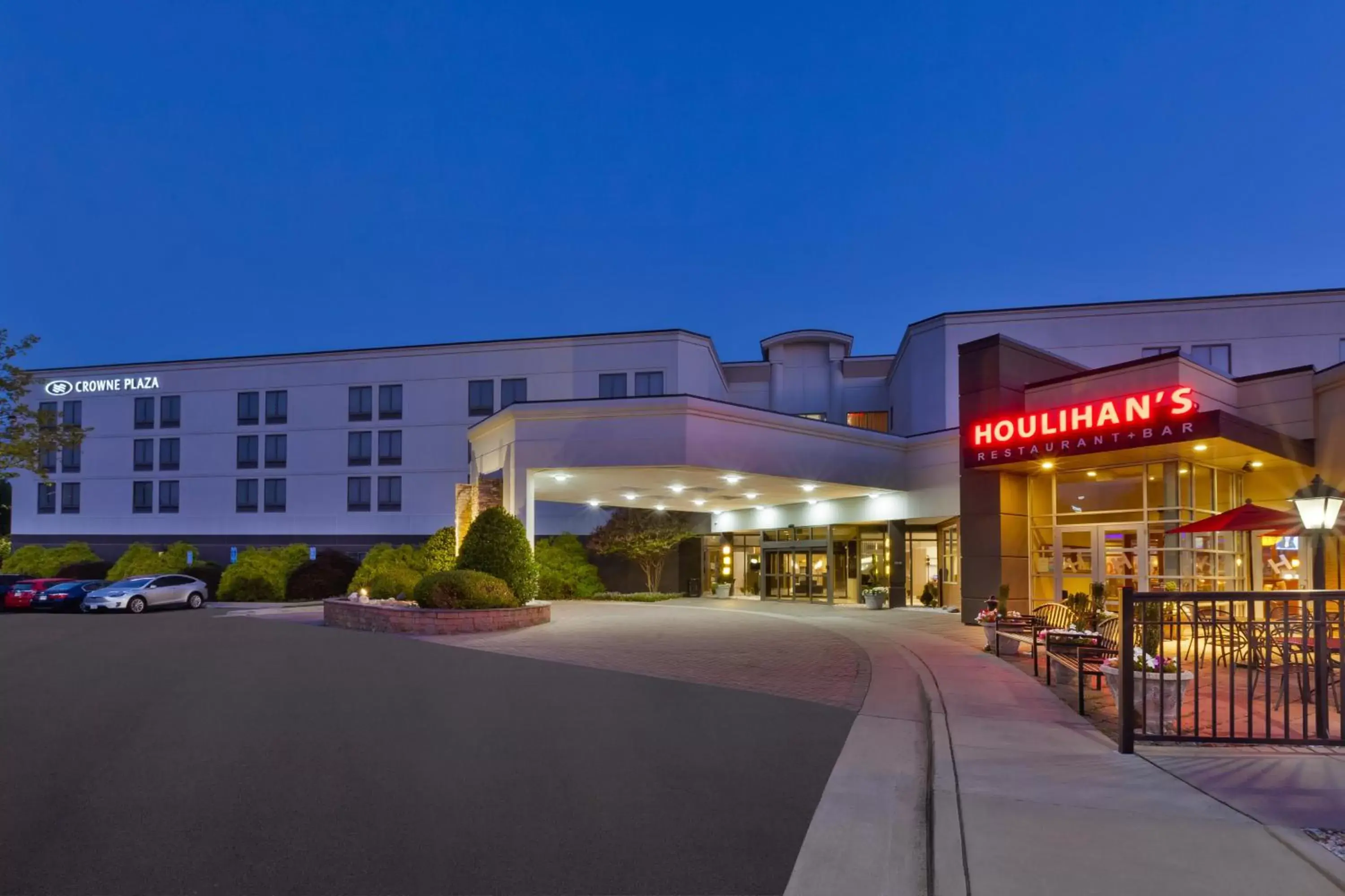 Property Building in Crowne Plaza Dulles Airport, an IHG Hotel