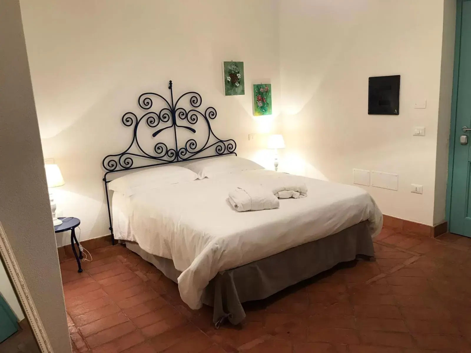 Photo of the whole room, Bed in Borgo Rosso di Sera Resort