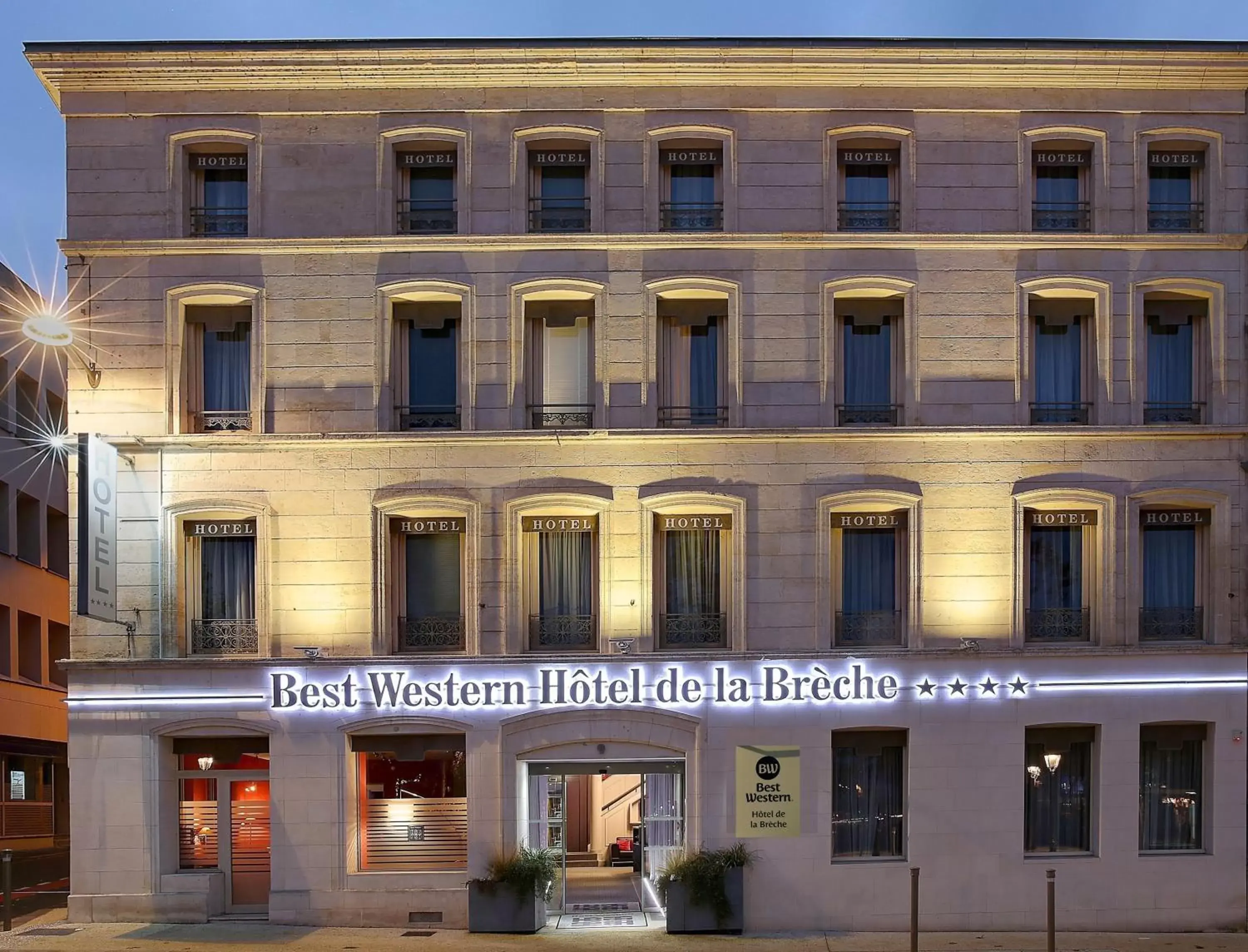 Facade/entrance, Property Building in Best Western Hotel de la Breche