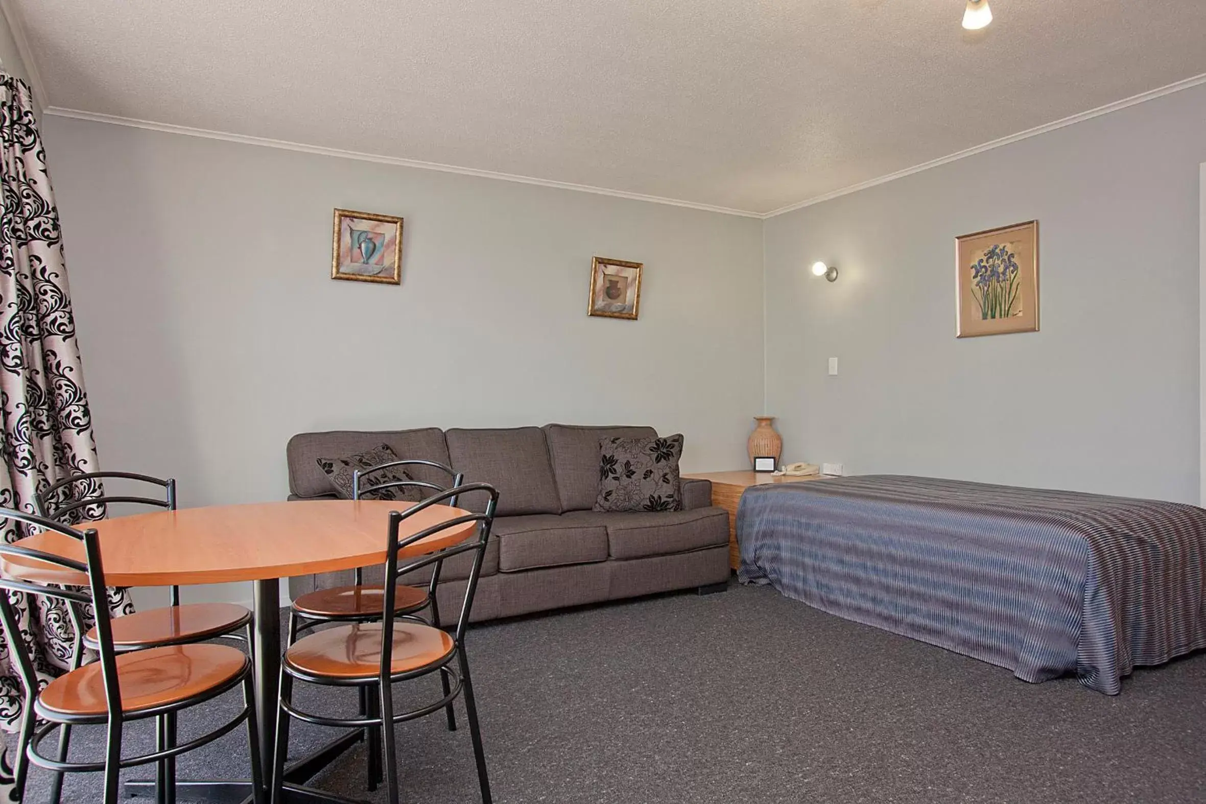 Living room in Coronation Park Motels