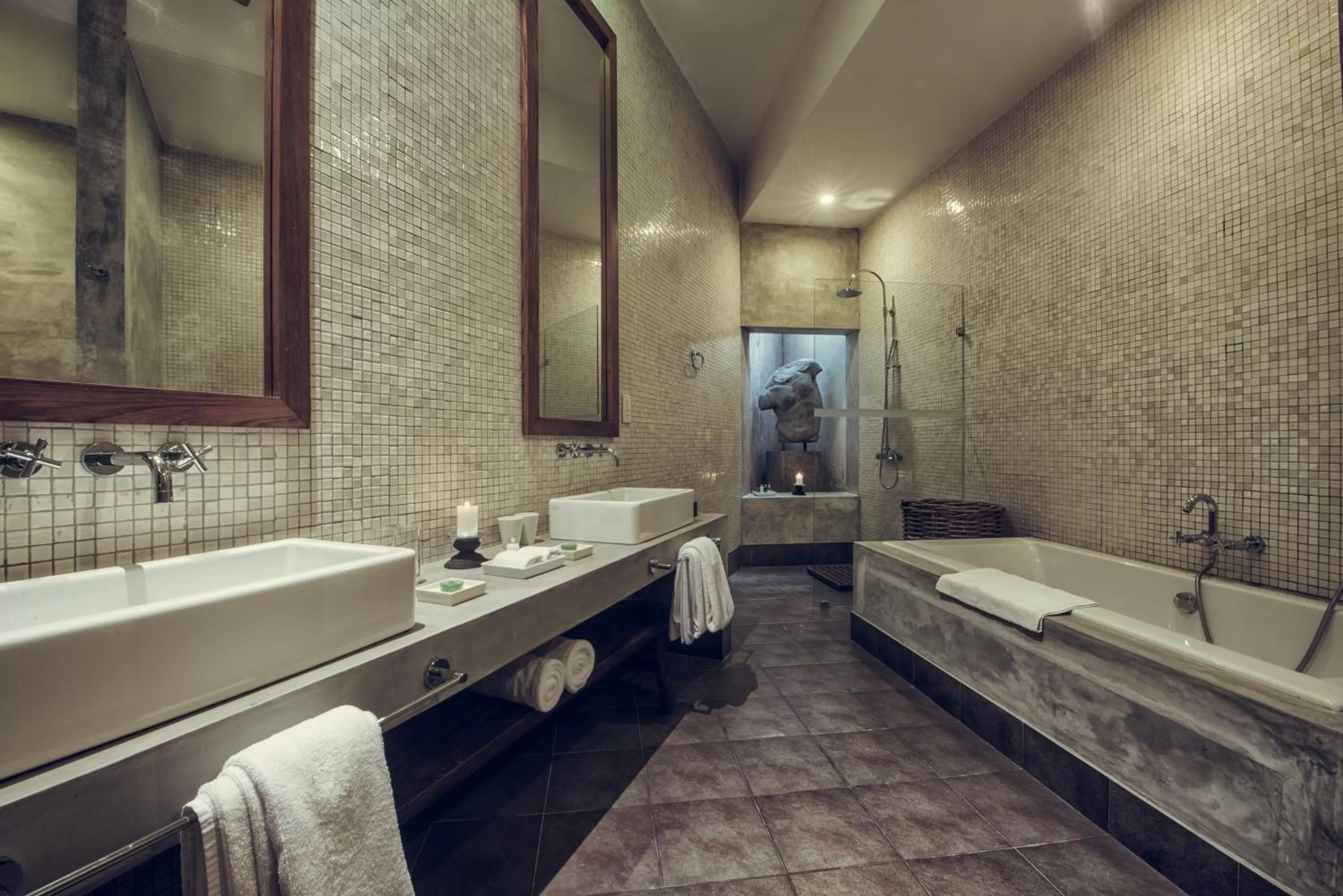 Shower in Paradise Road Tintagel Colombo